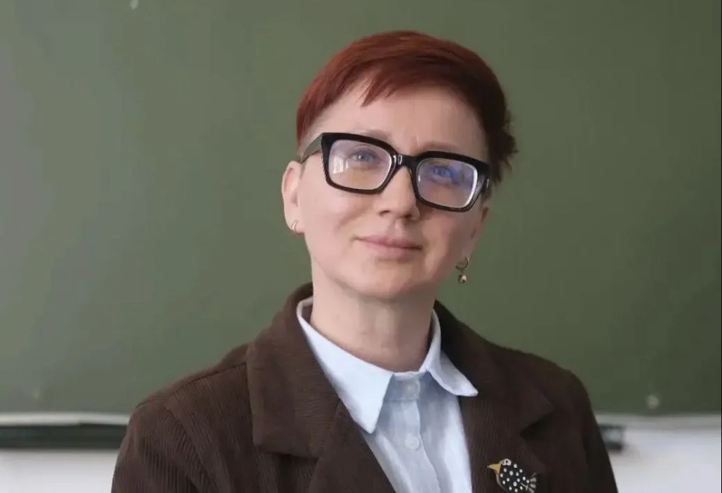 Педагог из ЕАО Елена Солдатова - в полуфинале 5-го сезона шоу «Классная тема!»
    
Учитель средней 