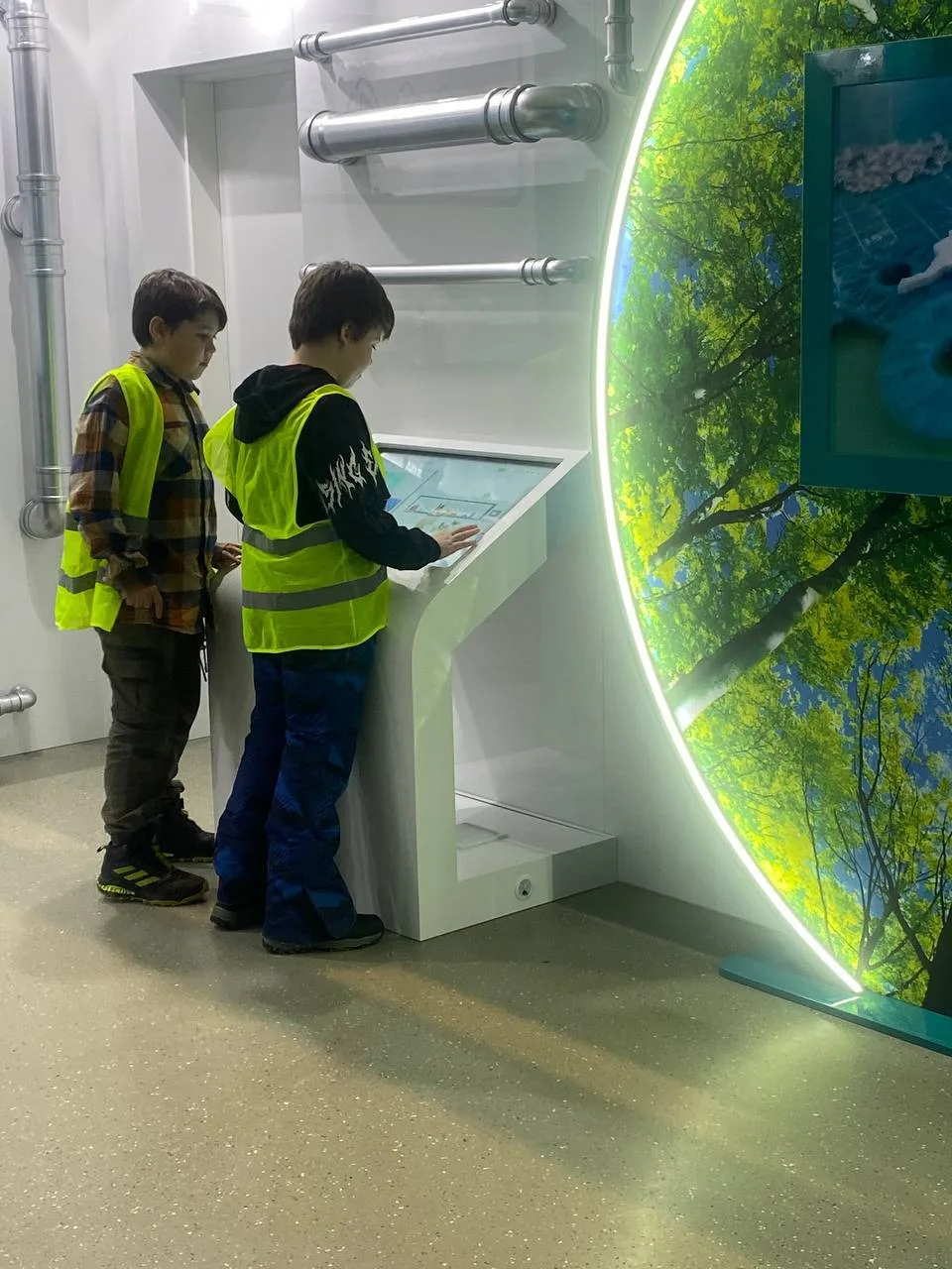 😍 Наши экскурсии  📍 Ленинский проспект, 39А  ⚡️ Ученики 5 «Г» класса побывали на интерактивной выста
