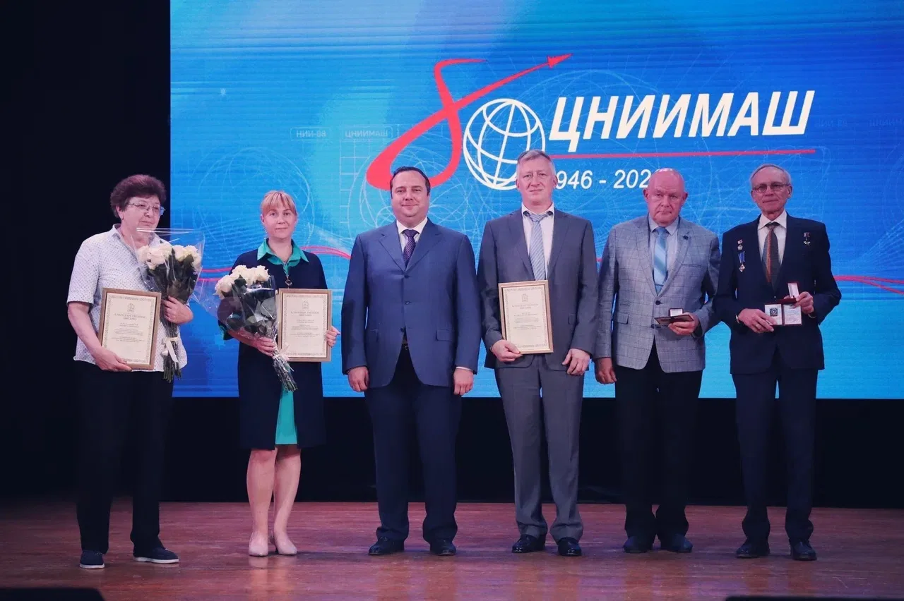 Поздравил коллектив Центрального научно-исследовательского института машиностроения с 80-летием со д