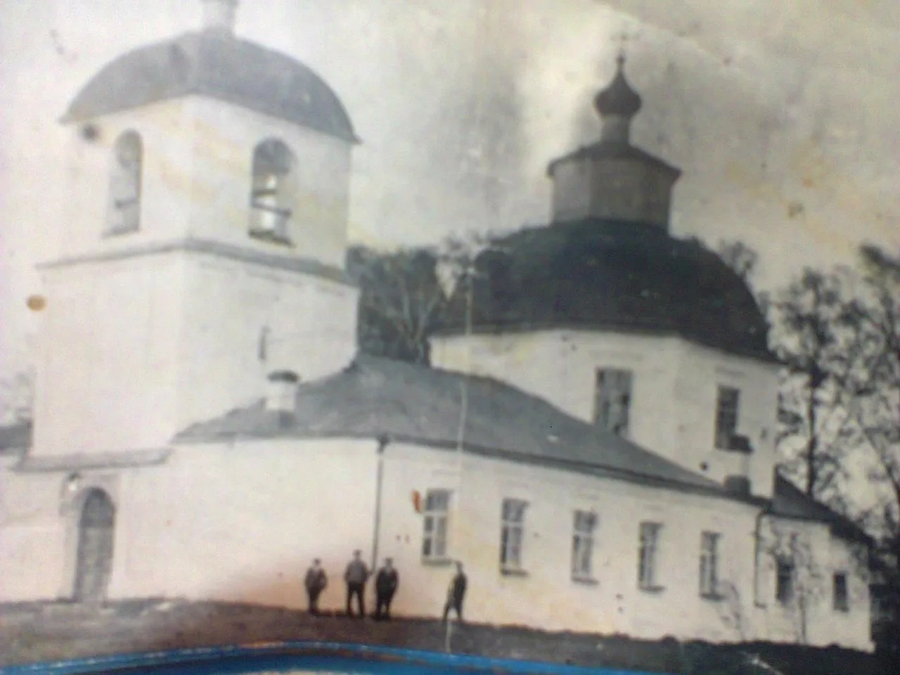 Церковь Святой Троицы Лажинского края Парфинского округа.
