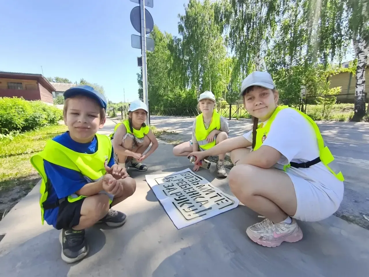 🚦 «ПДД на асфальте»: творчество во имя безопасности!
❗️В лагере прошла акция по безопасности дорожн