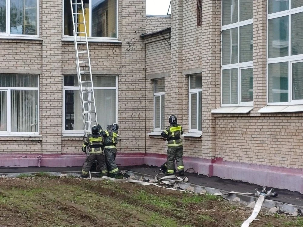 👨🏻‍🚒Подмосковные огнеборцы провели пожарно-тактические учения в Удельнинской гимназии  ➡️ Работники 