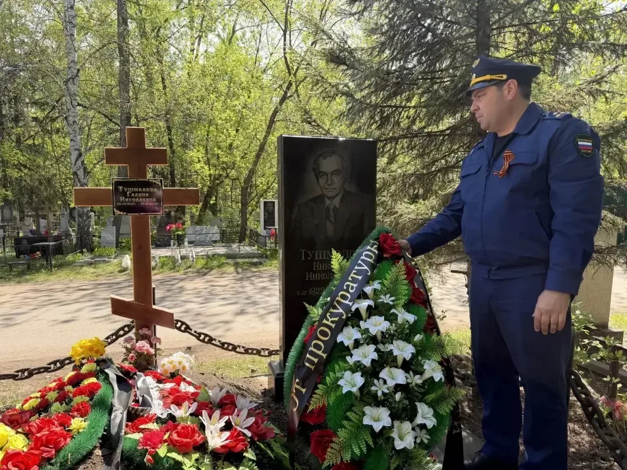 Сотрудники прокуратуры Омской области почтили память коллег – участников Великой Отечественной войны
