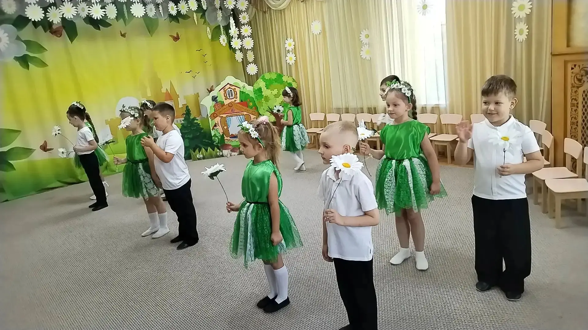 В нашем саду  в старшей группе  "Звездочки" прошел праздник, посвященный Дню любви, семьи и верности