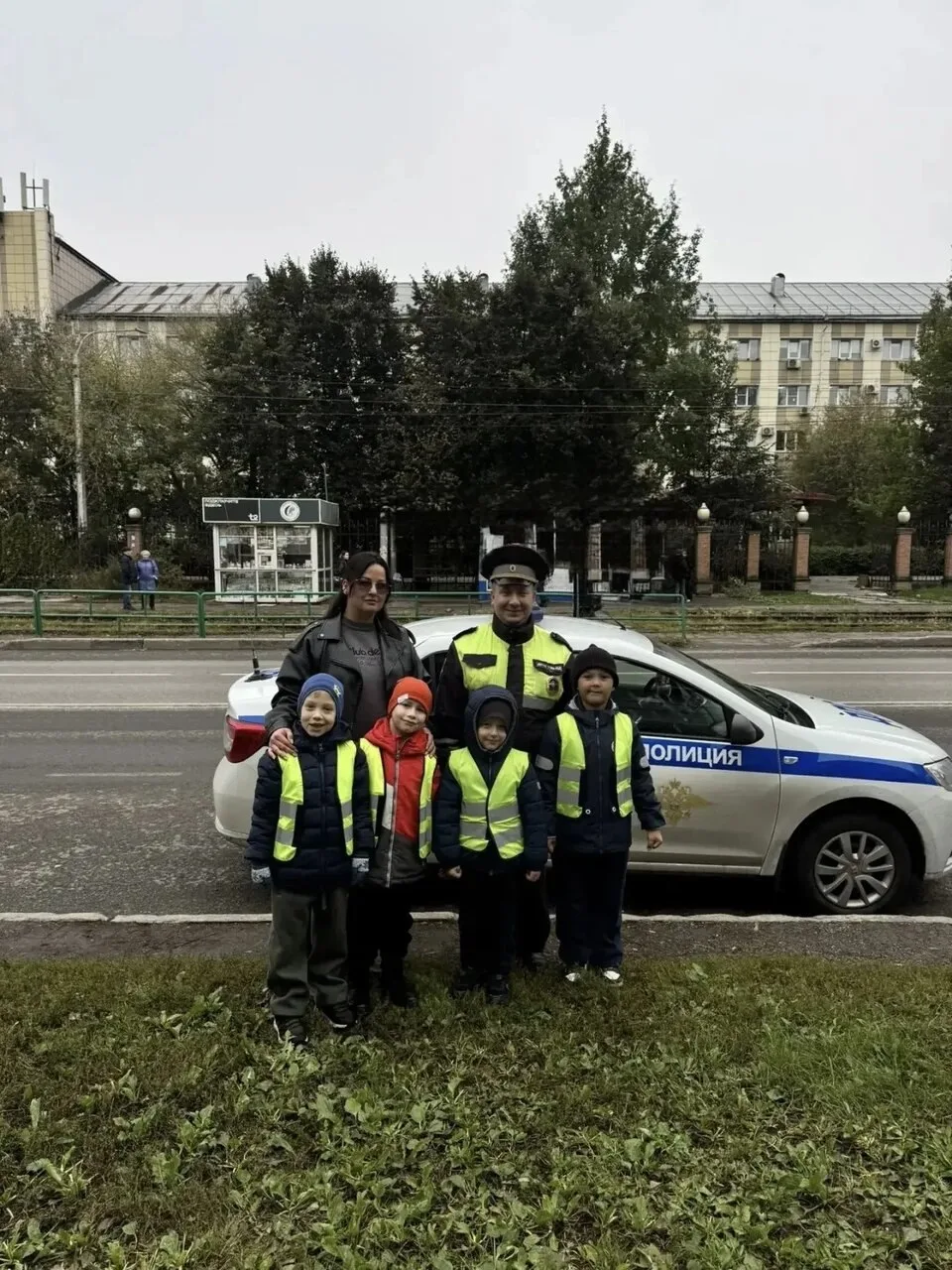 Воспитанники детского сада номер 244 Центрального района провели акцию Рукавичка безопа...