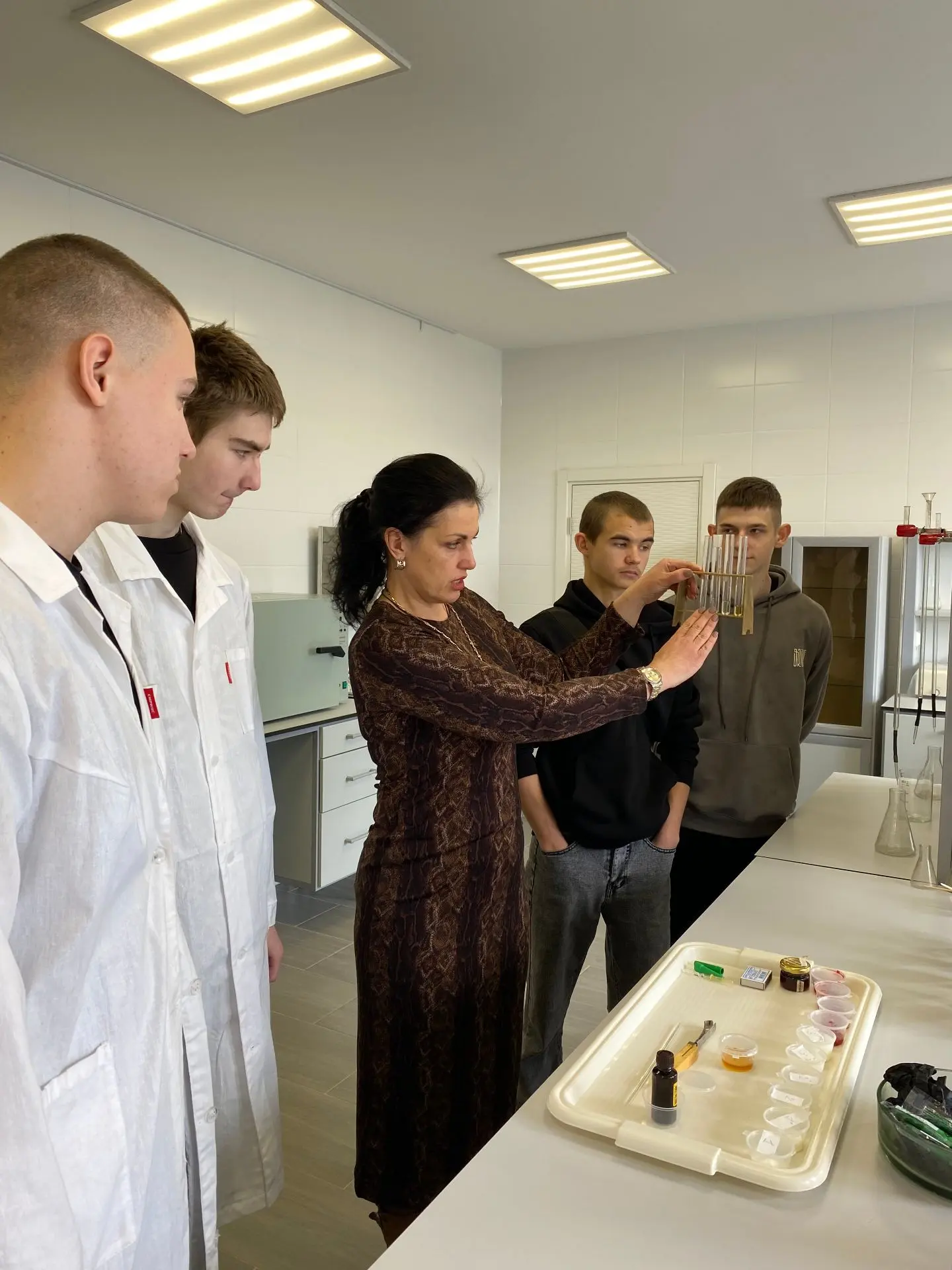🧪 Химия на кухне и в жизни: студенты Губкинского горно-политехнического колледжа разобрались в пищев