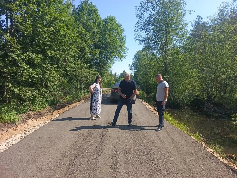 Заместитель главы Талдомского городского округа Вадим Барютин совместно с руководителем территориаль