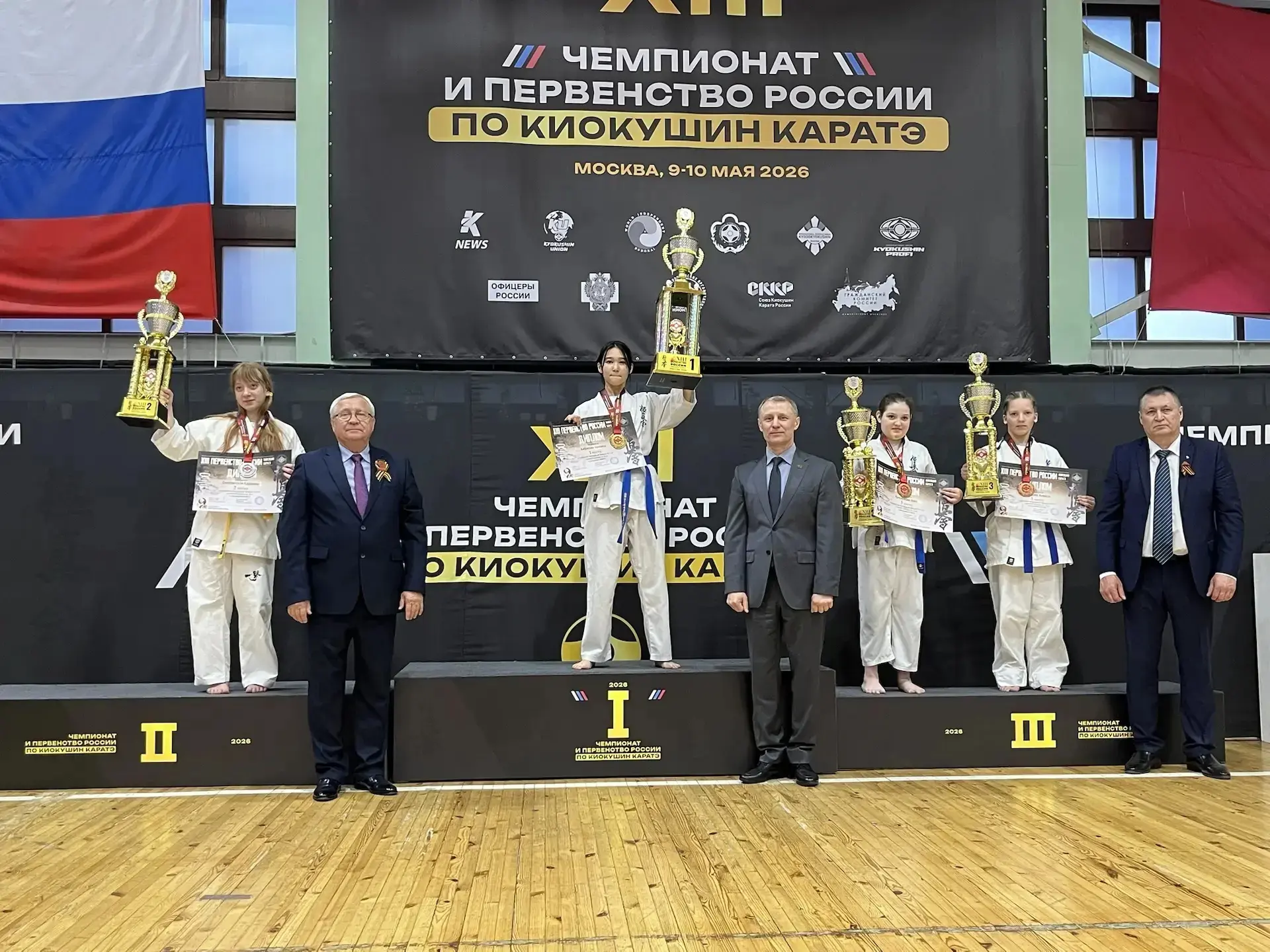 9 мая ученица 5Б класса Шимкова Анфиса в Москве на чемпионате и первенстве России по киокушин каратэ