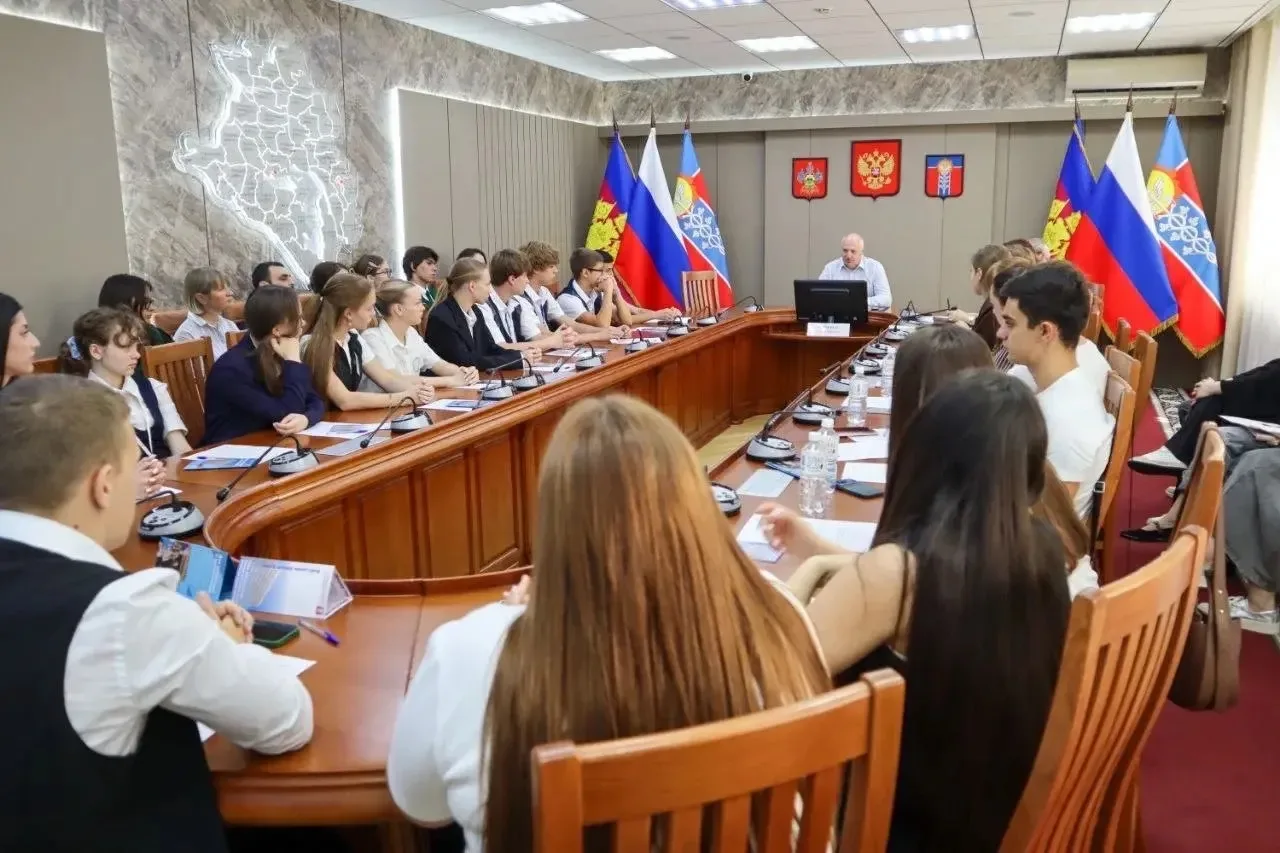 Студенты направления подготовки Экономика филиала Кубанского государственного университ...