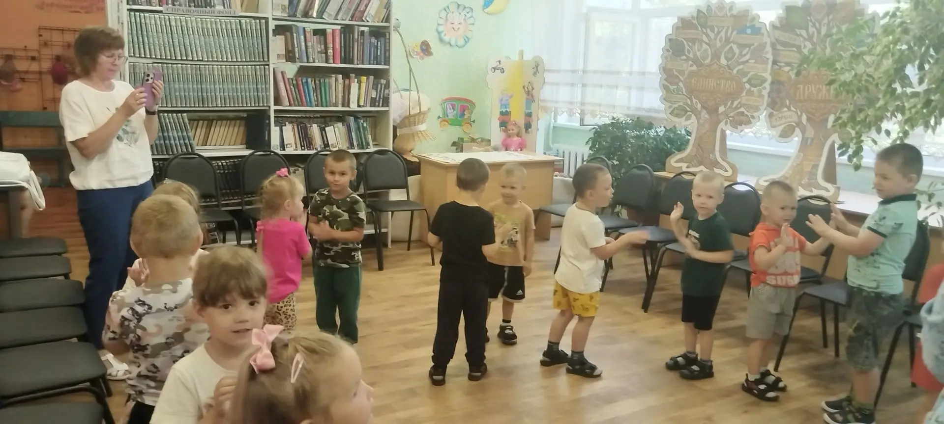Волшебный сундучок

Фольклорные посиделки для воспитанников детского сада «Солнышко», посвящённые Ед