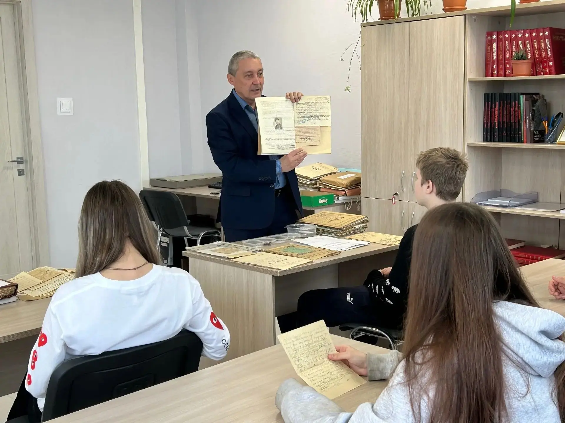📜 Уроки ко Дню Победы: путешествие в историю 📜    13 мая ученики 8 «Б» класса посетили Государственн