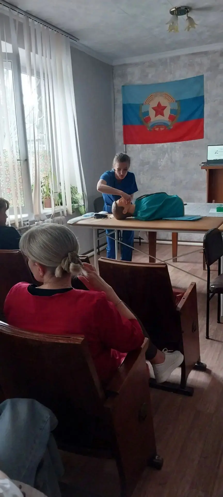 В ГБУЗ «ЛГМБ №15» ЛНР провели занятие по оказанию первой помощи для сотрудников.
09 июля в ГБУЗ «ЛГМ