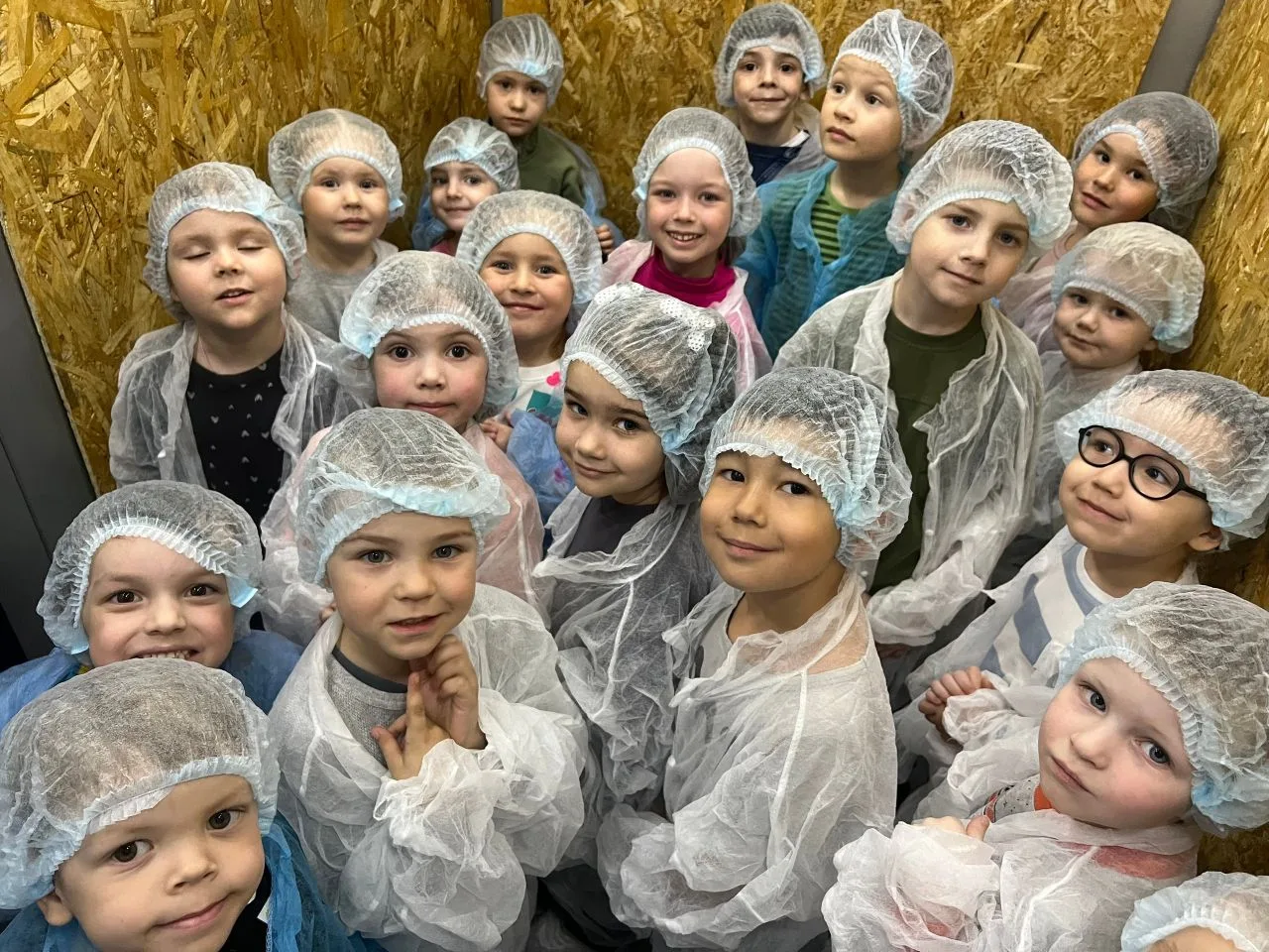 ✨Про яркие моменты...

🍬Наша средняя группа «Знатоки» совершила самое сладкое путешествие этой весн