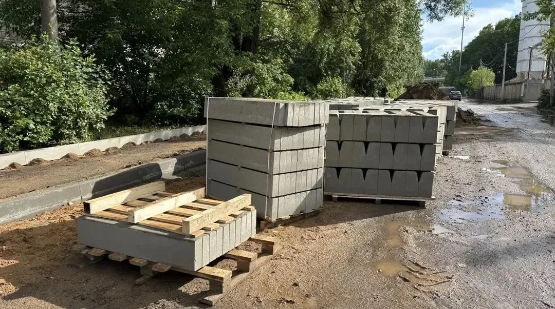 ⚒️ В Алабино ремонтируют более 500 метров дороги

В деревне Алабино началась реконструкция дорожного