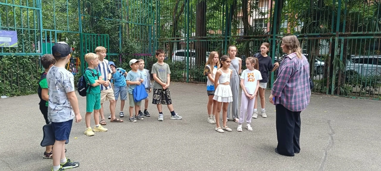 Солнечный Сочи и яркие краски патриотизма! 🇷🇺🎨

Сегодня, 10 июня 2026 года, в преддверии Дня Росс