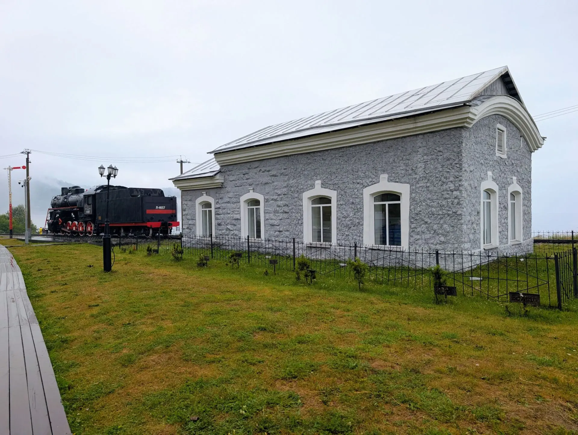 В 1905 году ввели в эксплуатацию ветку Кругобайкальской железной дороги от станции Байк...