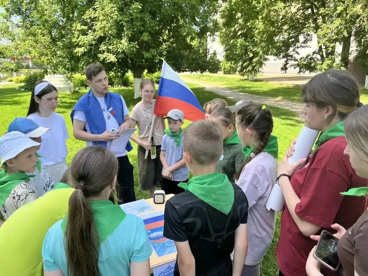 Сегодня ребята из лагеря « Юннат»участвовали в квесте, приуроченном к Дню России.
