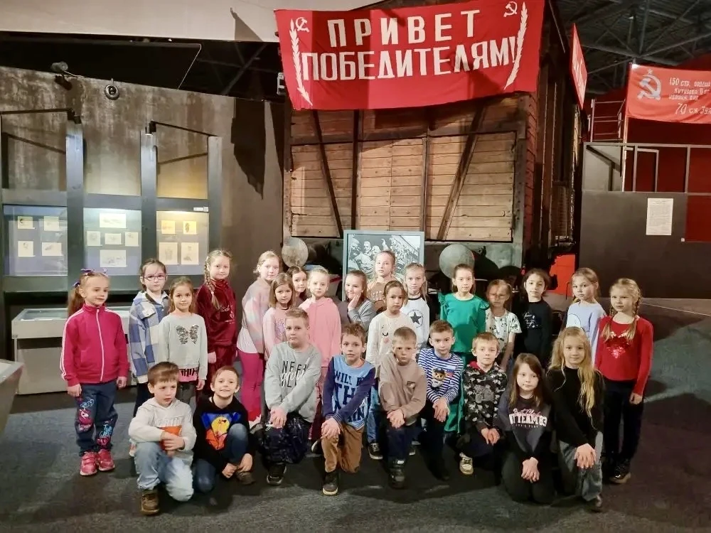 🏛️  Урок истории вне класса  💫 Ученики 1 «Б» и 1 «В» классов отправились в Музей Обороны Москвы — и 
