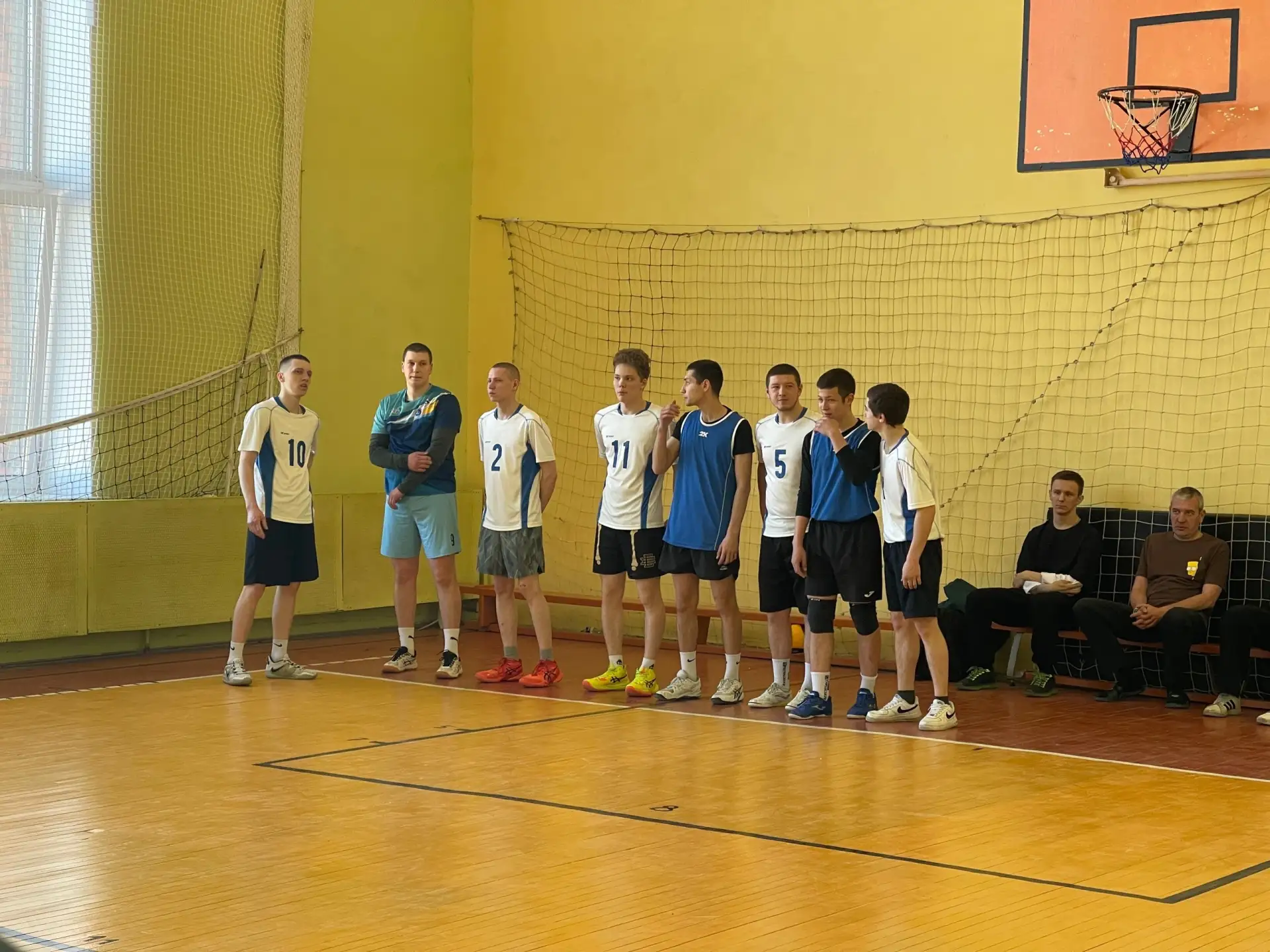 Прошли соревнования по волейболу 🏐🏆 В апреле прошли масштабные соревнования по волейболу среди юноше