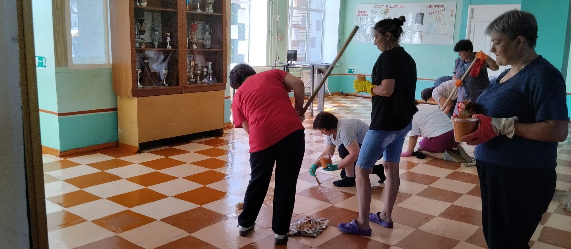 Лето в разгаре, а в школе села Пушанина уже кипит работа!

Пока ученики наслаждаются заслуженными ка