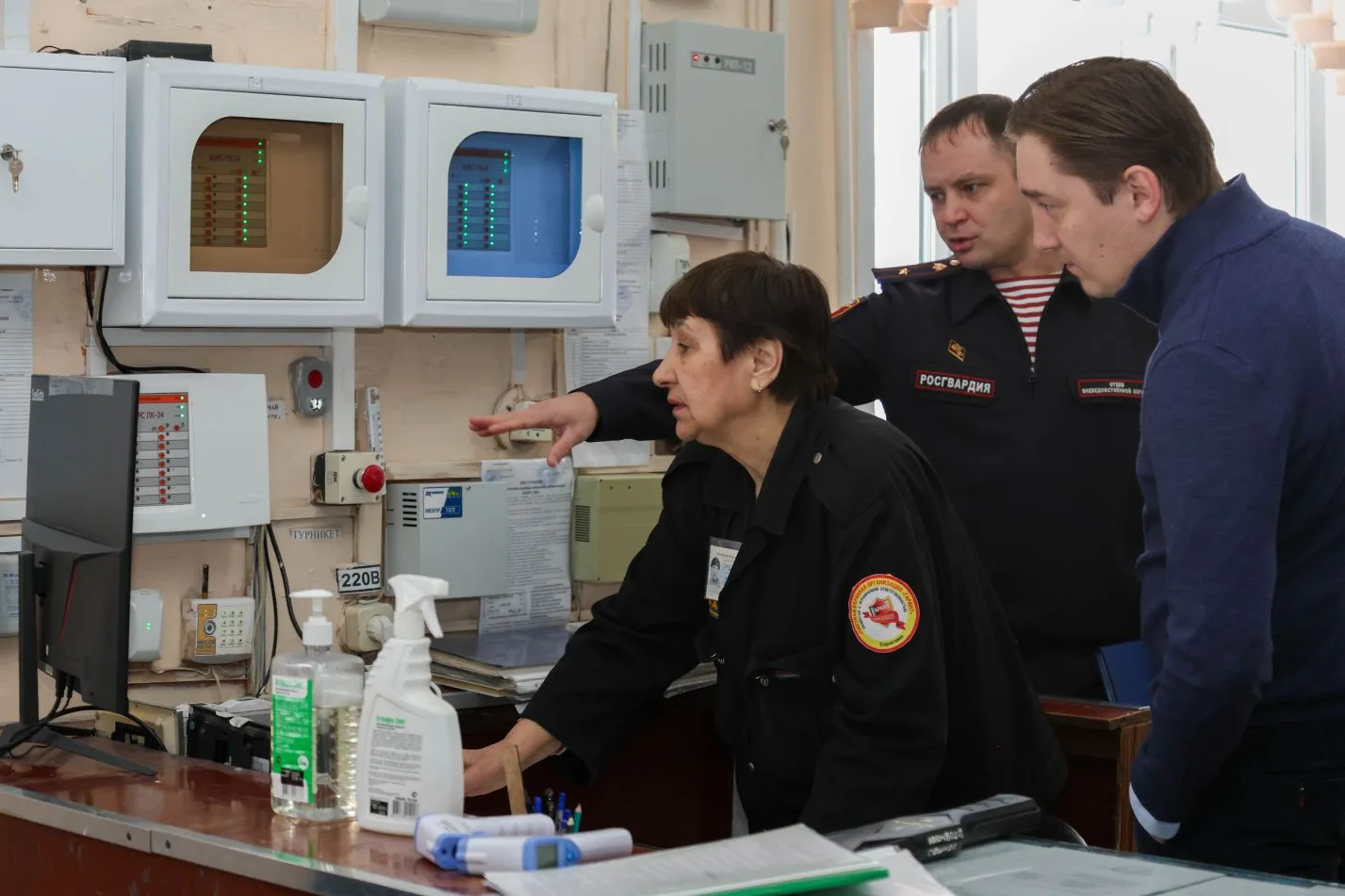 С утра проехал в школу №20.  Сегодня суббота, но здесь достаточно оживлённо: дети приходят на дополн