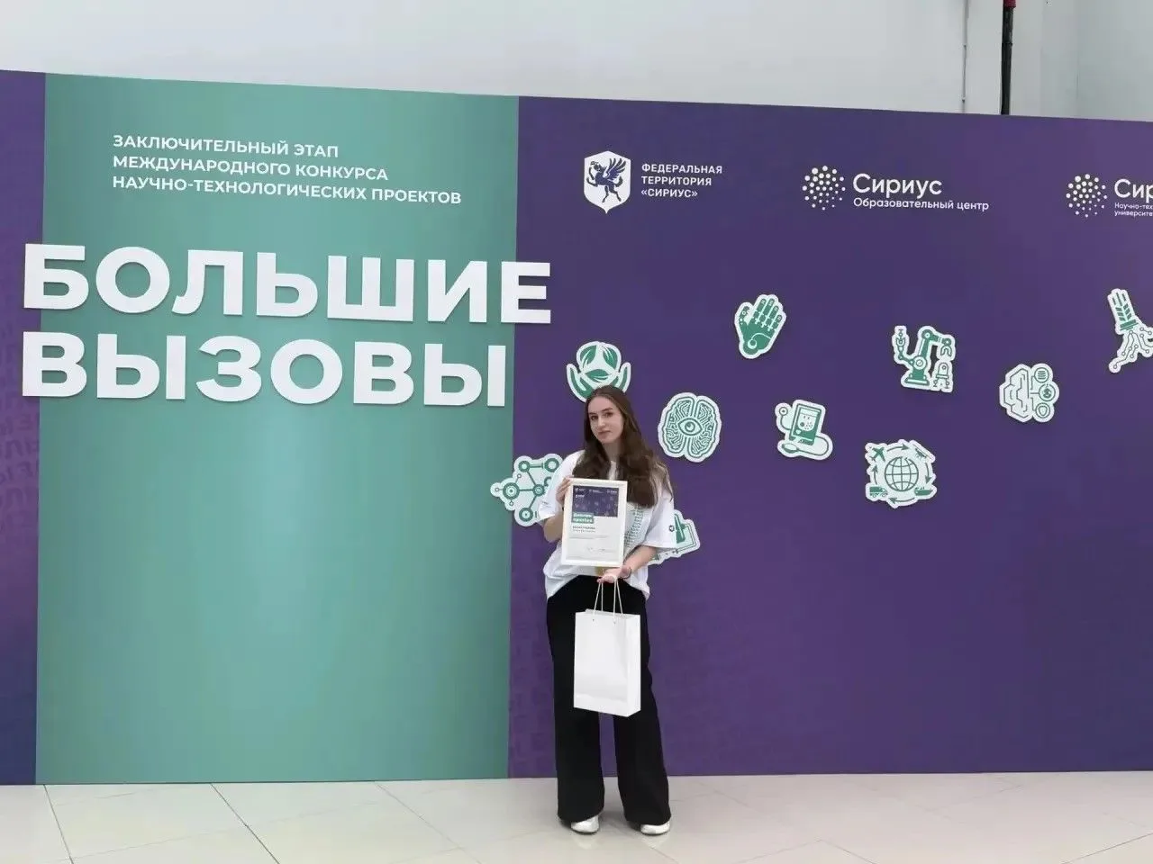 🚀 Томские школьники на «Больших вызовах»!  С 30 апреля по 12 мая в Образовательном центре «Сириус» п