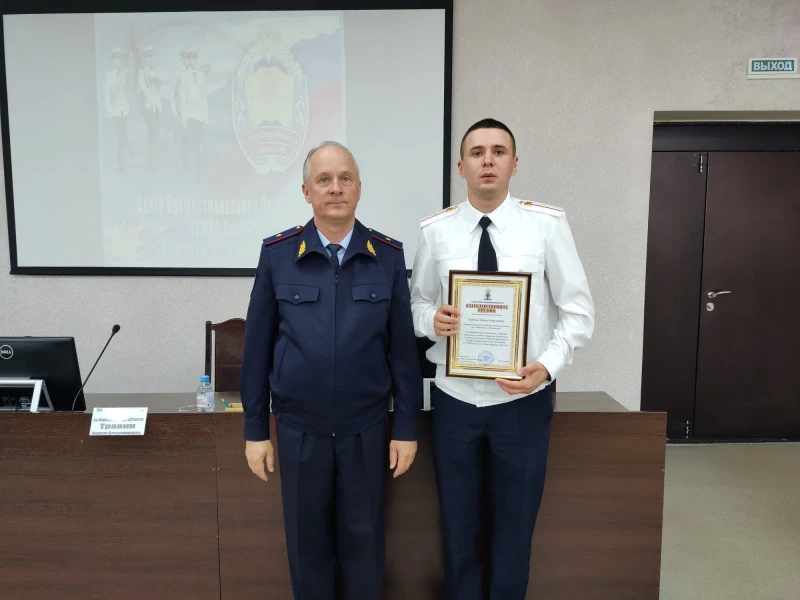 В Новосибирске молодые офицеры получили свидетельства об окончании обучения и прохождении первоначал