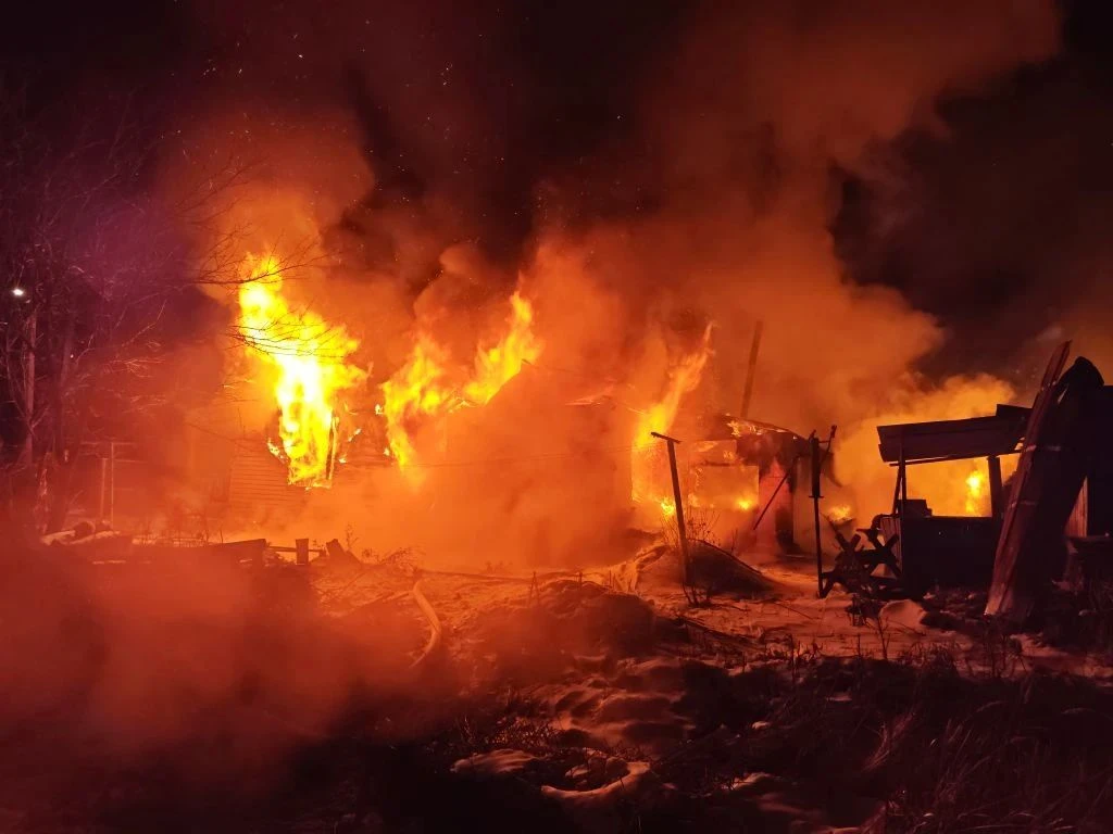 Трагедия случилась сегодня сразу в двух покровских семьях: сгорело жильё.