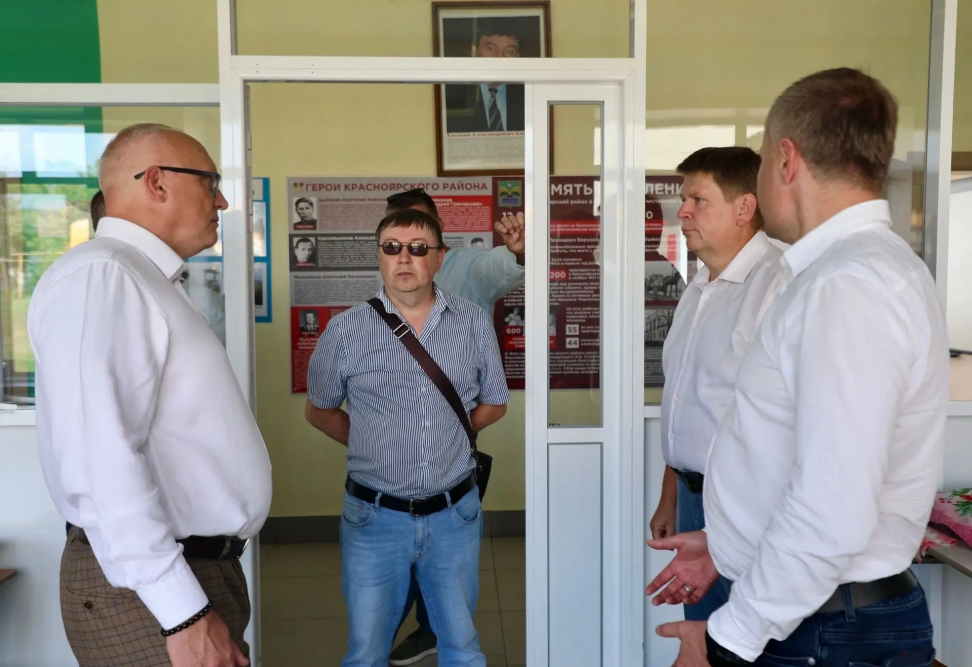 Скоро в школу.