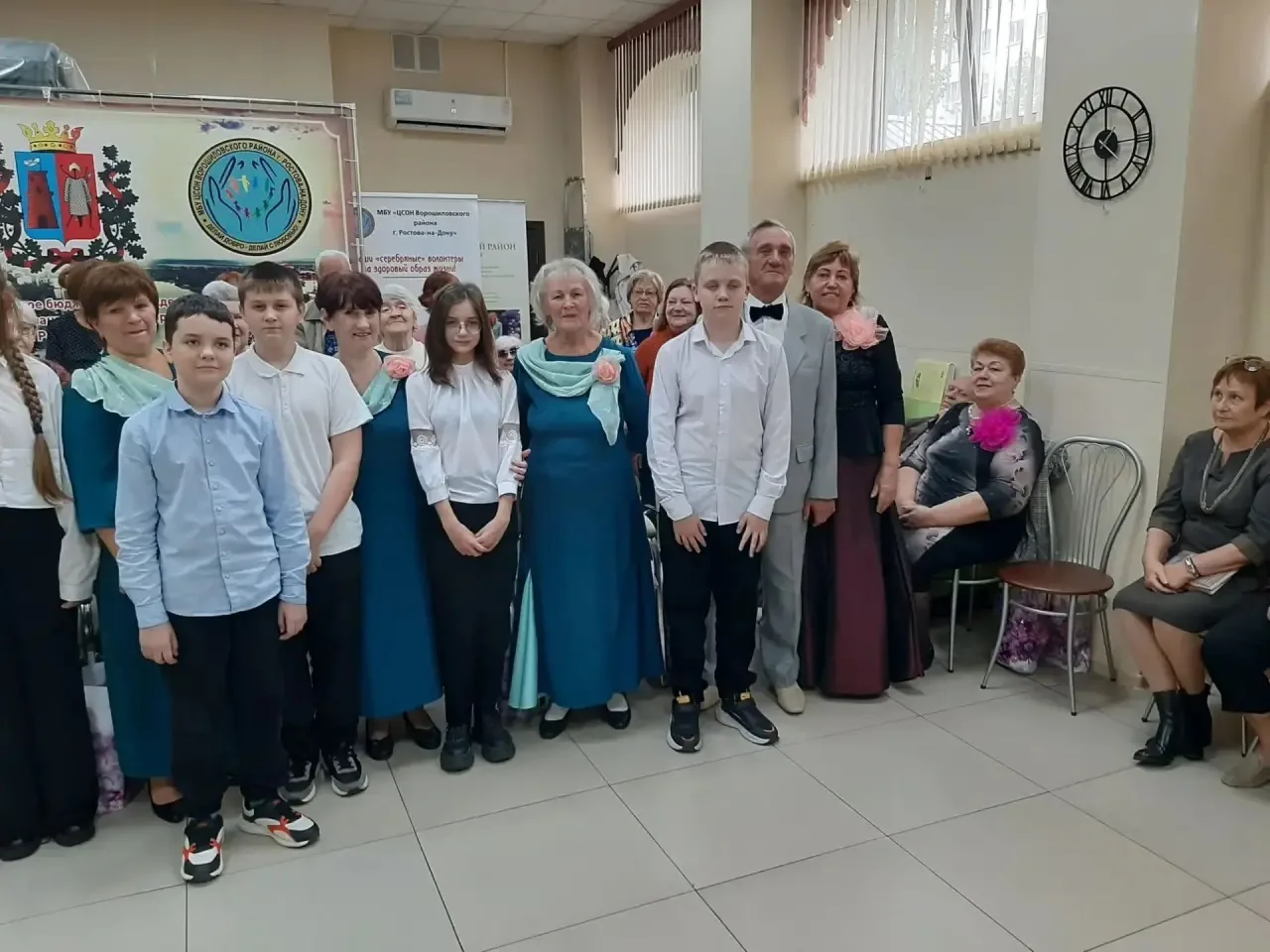 ✅ 1 октября 2026 года  в «День пожилого​ человека» учащиеся 6в класса МБОУ "Школа 6" по...
