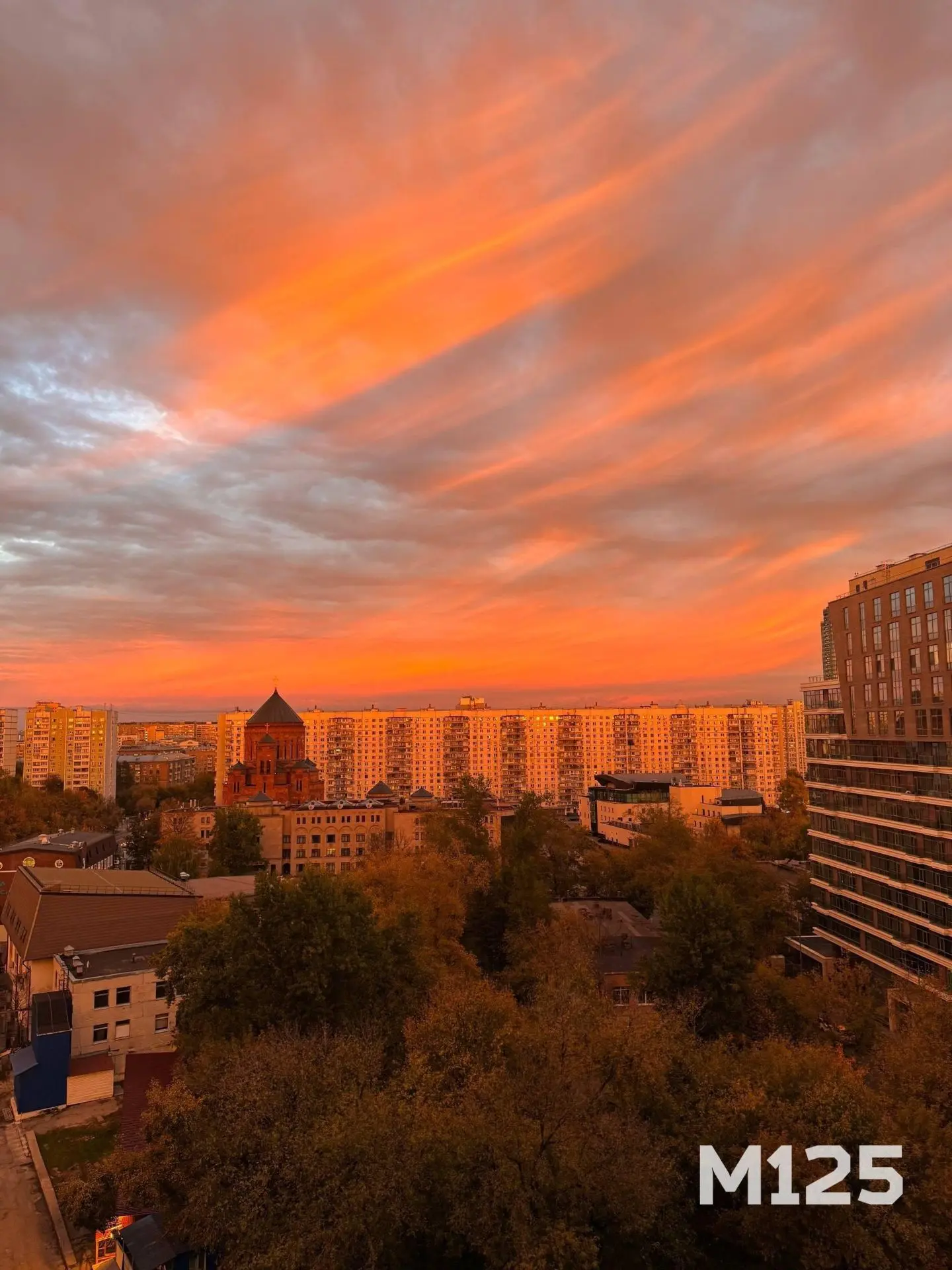 Октябрь продолжает баловать москвичей шикарными закатами