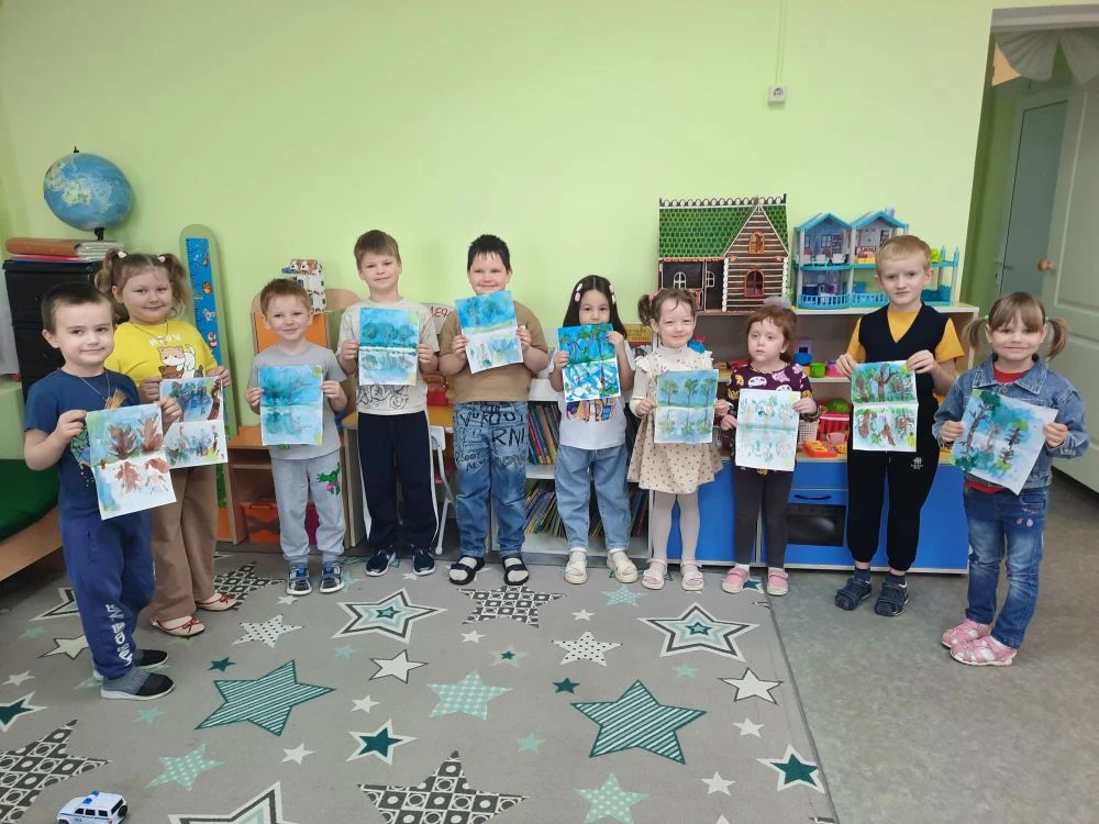 🎨 Магия одного отпечатка: знакомимся с монотипией!

Сегодня в средне-подготовительной группе прошло