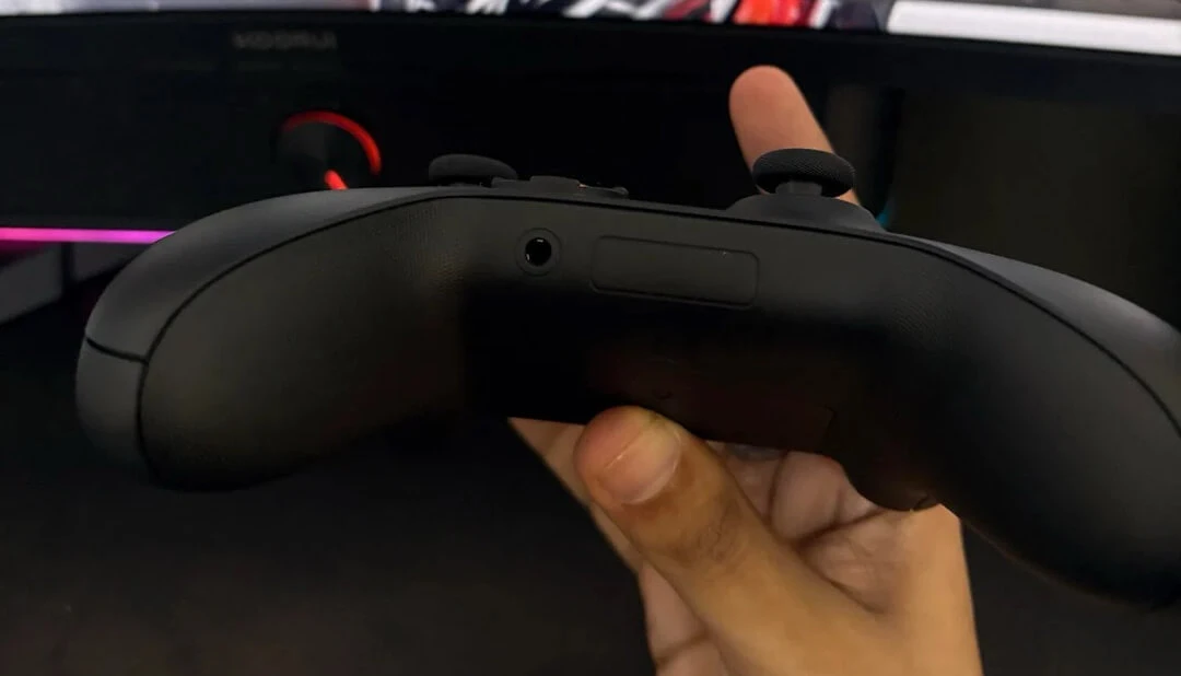 Xbox убрали разъем расширения из всех новых поставок геймпадов. Ранее это было замечено только на ли