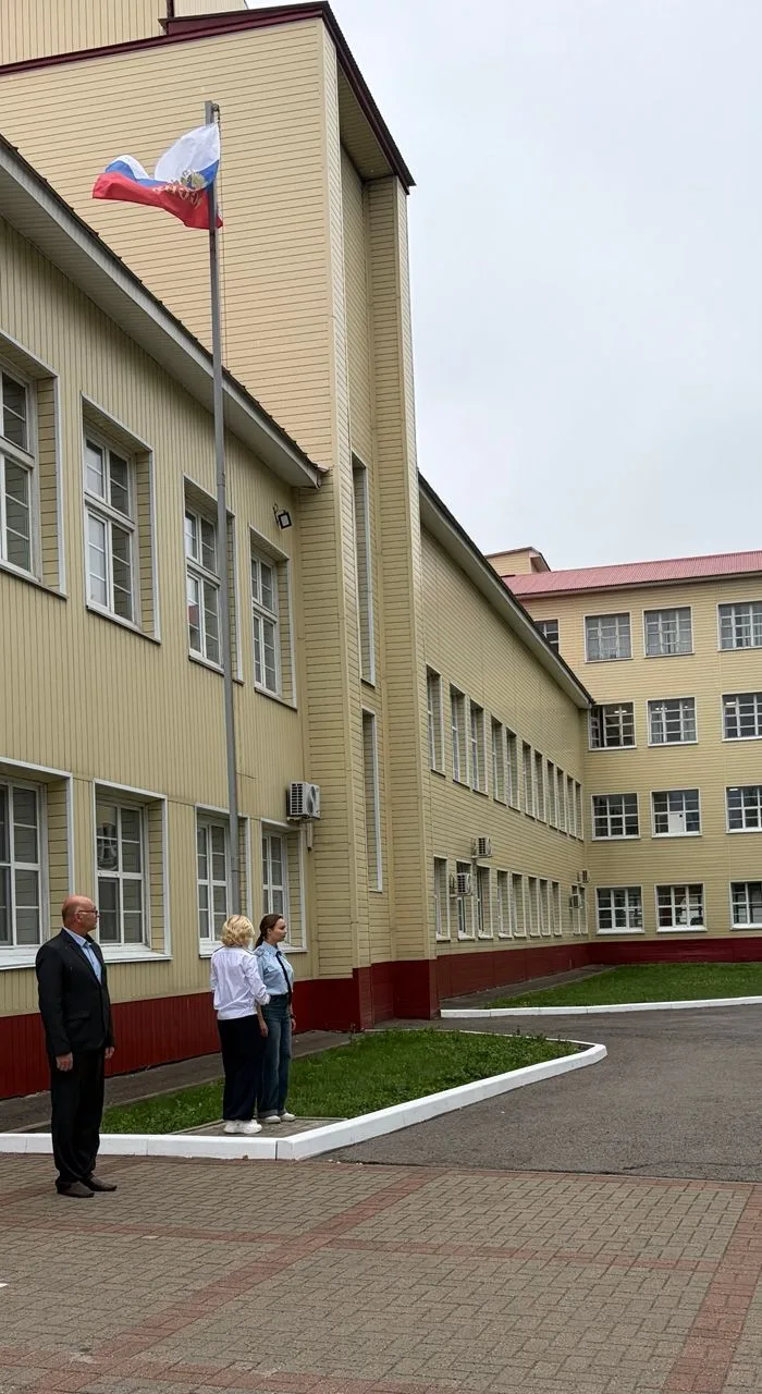 Каждый понедельник в ТаТЖТ - филиале РГУПС начинается с торжественной церемонии подняти...