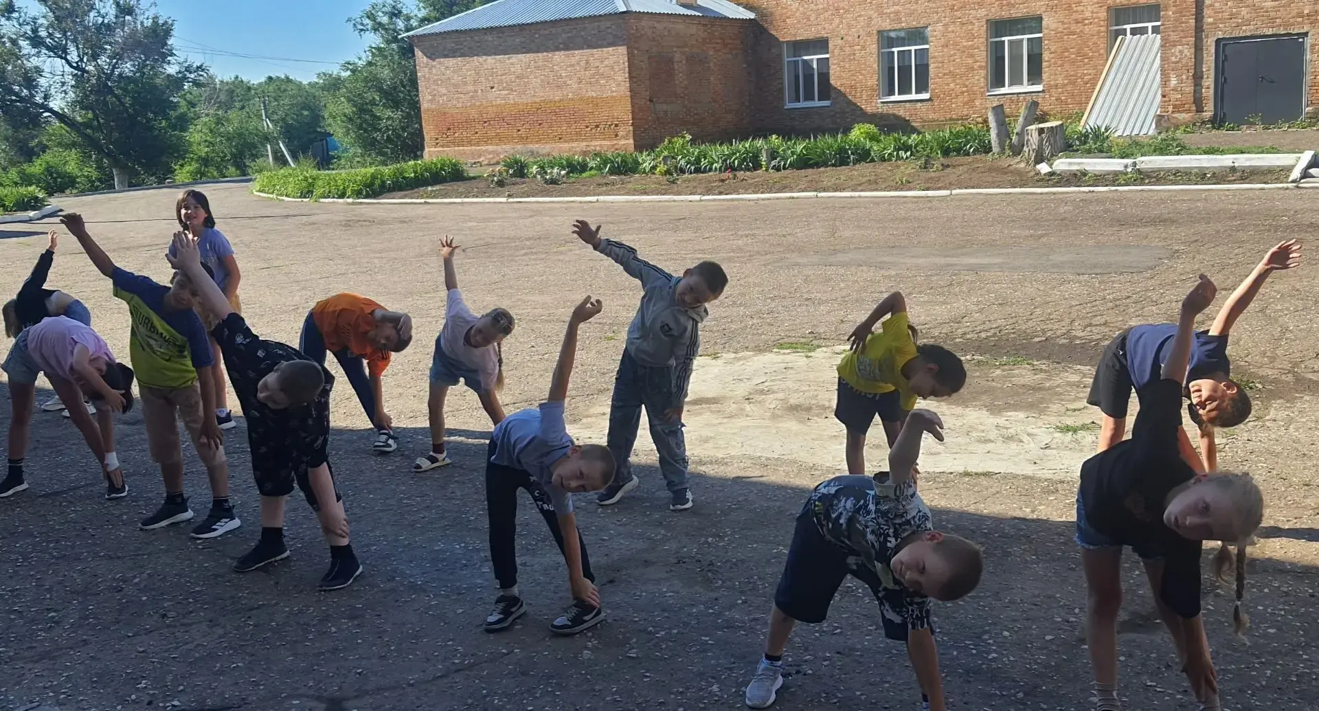 В летнем оздоровительном лагере «Орлята России» утро каждого дня начинается с бодрящей утренней гимн