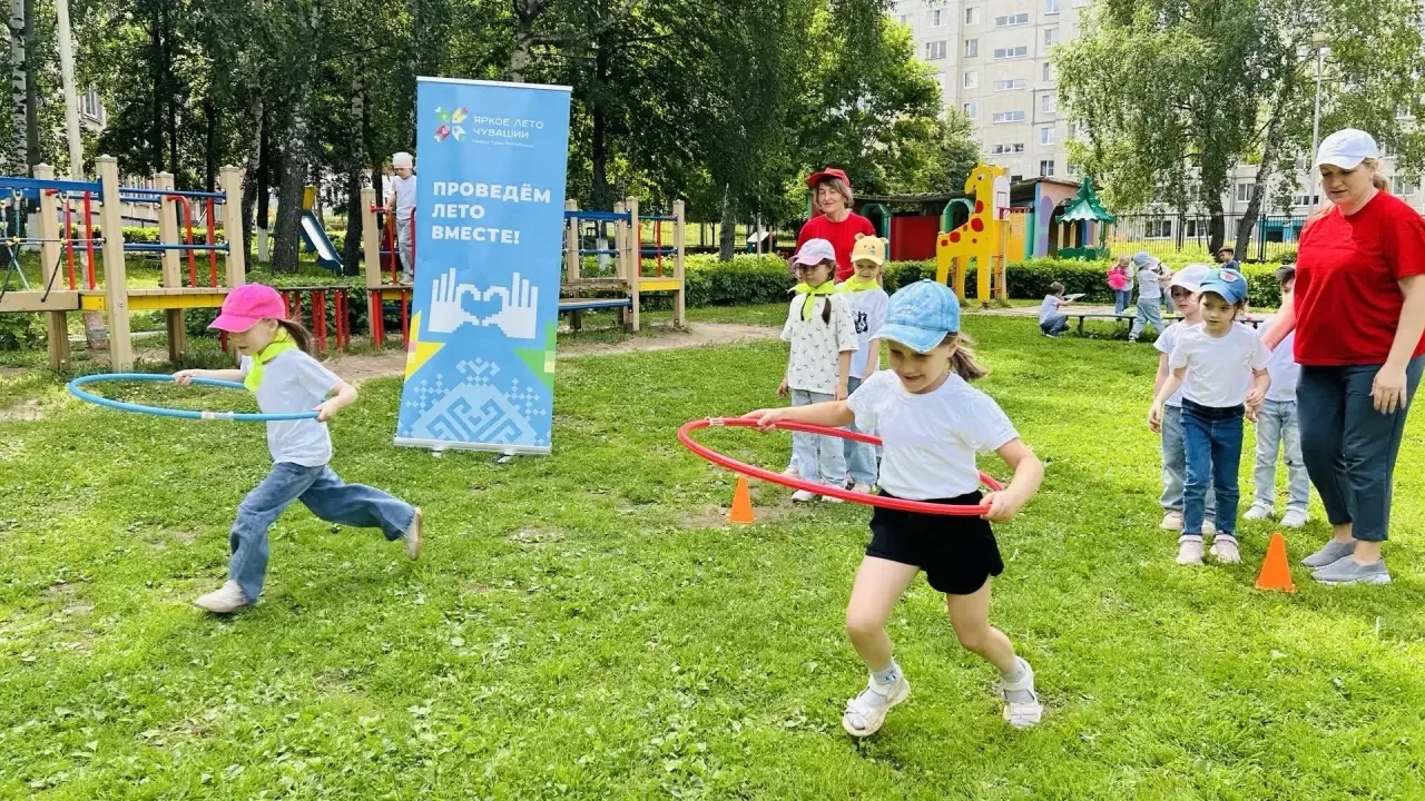 В рамках проекта  «Спортивное лето» в #детскийсад165 прошла веселая  эстафета. Юные спортсмены разде