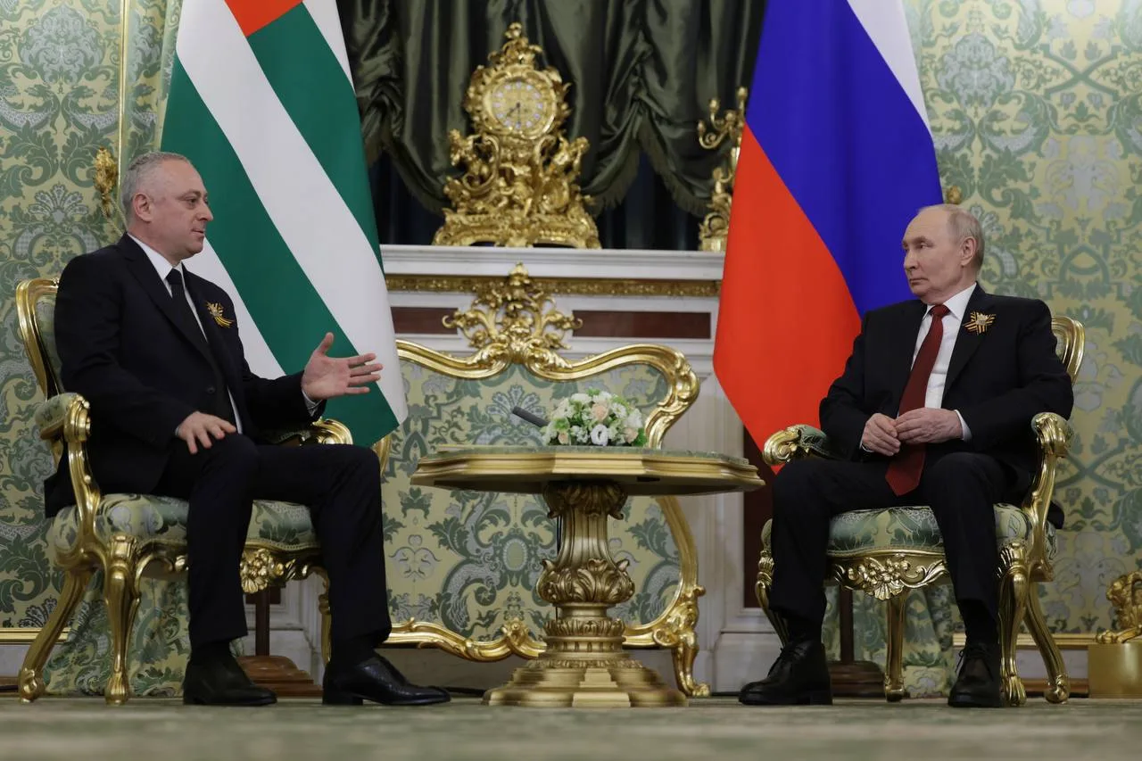 ⚡Президент России Владимир Путин поздравил президента Абхазии Бадру Гунба и всех жителе...