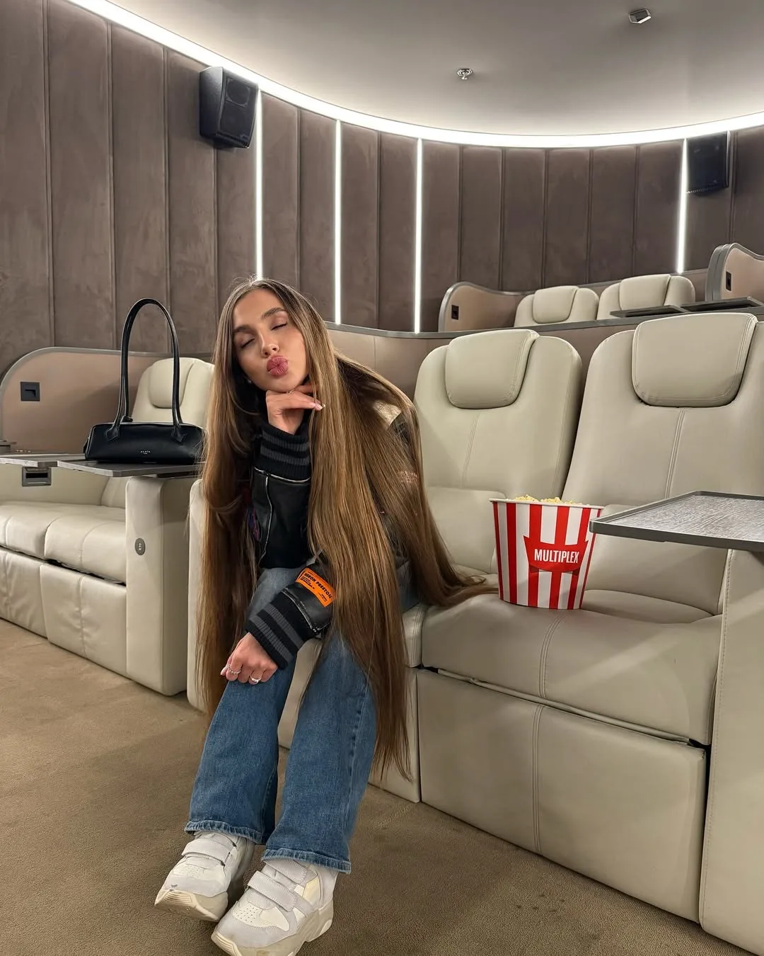 😍 Бесплатные фильмы и сериалы для ВСЕХ по промокоду: https://ya.cc/9RLpEr 🍿  Какой ваш любимы фильм/