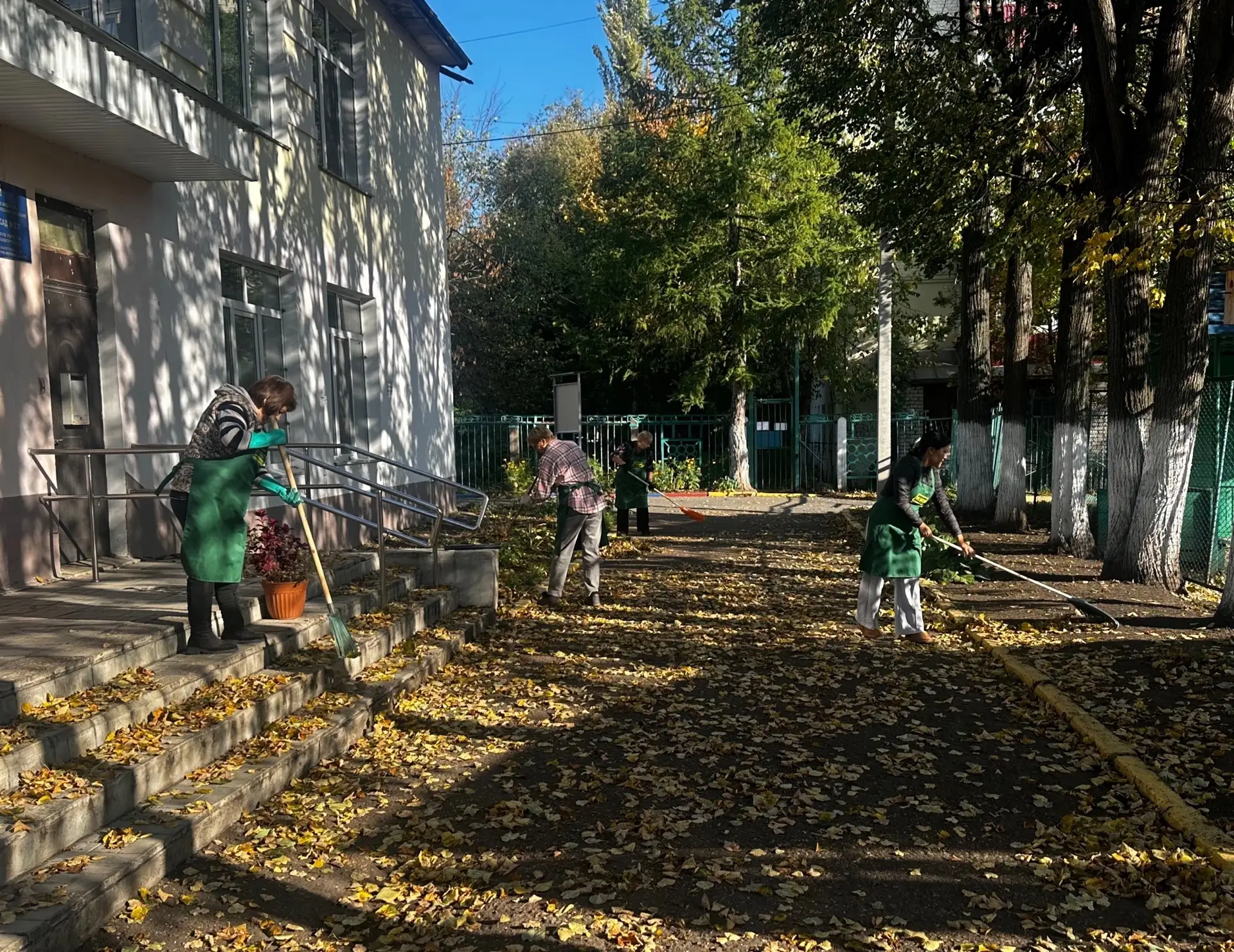 Общегородской субботник состоялся — и наш Детский сад внёс свой вклад!