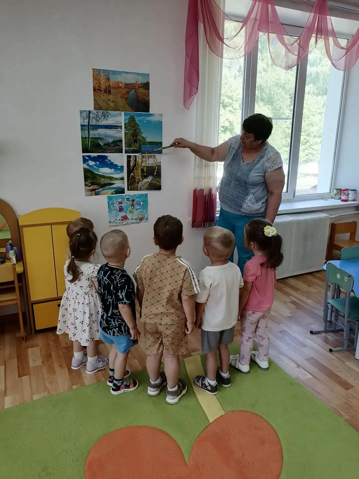В нашем детском саду прошла неделя безопасности «Защити себя». Воспитатели познакомили детей с прави