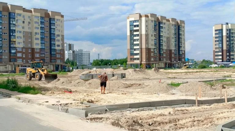‼️На улице Советской в Брянске начали воплощать в жизнь проект нового сквера 

В Брянске возле детск