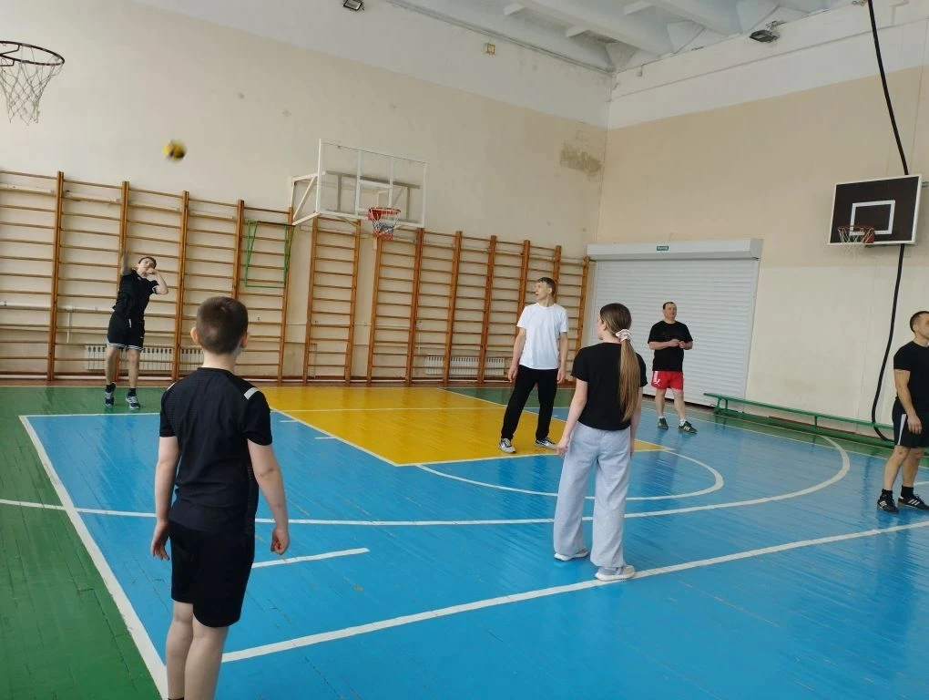 🏐✨ Сегодня в нашем спортивном зале было по-настоящему жарко!   В преддверии весенних каникул состоял