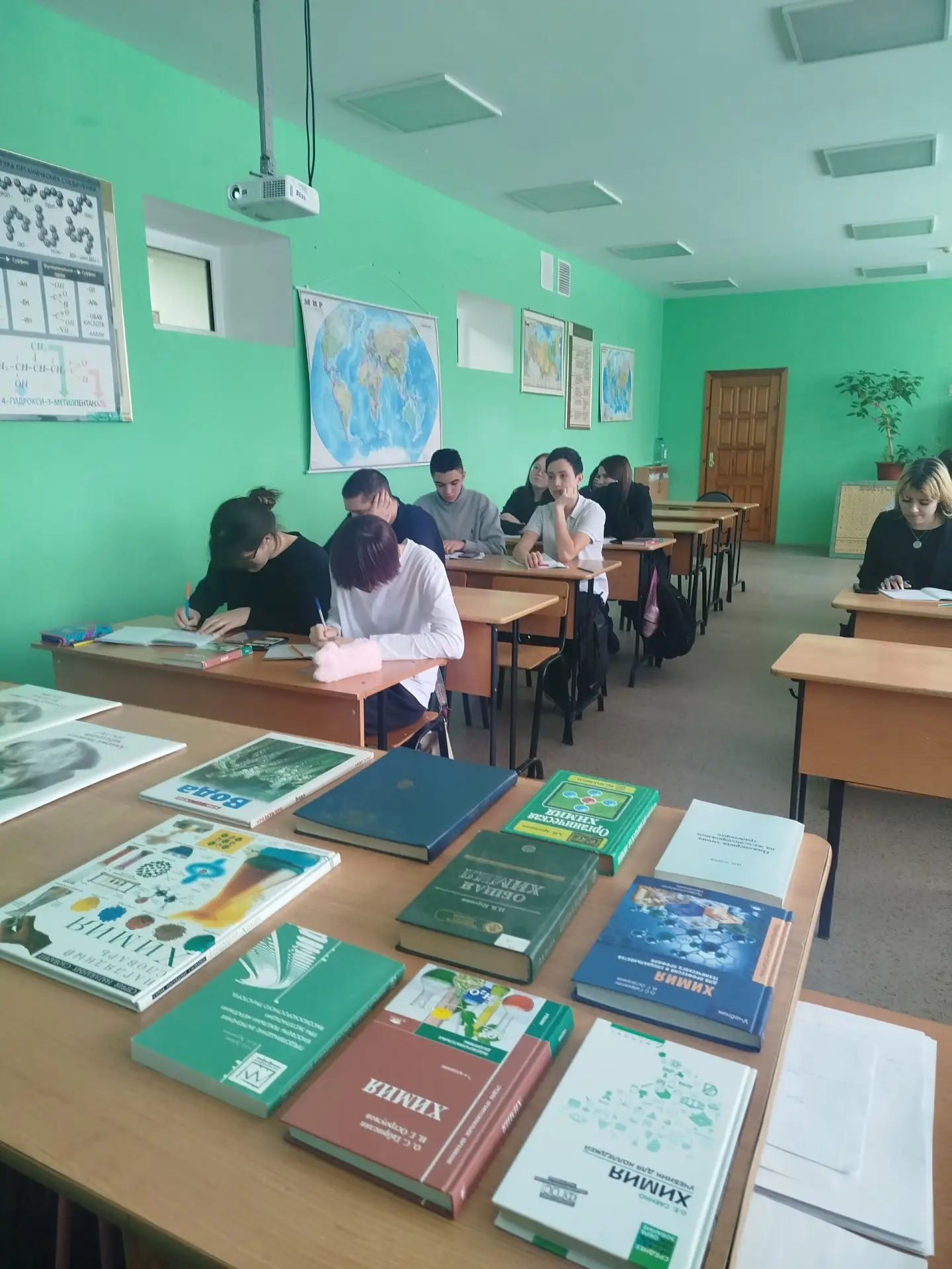10.02.2026 года, в рамках программы Недели науки, прошёл открытый урок "Современные открытия в химии