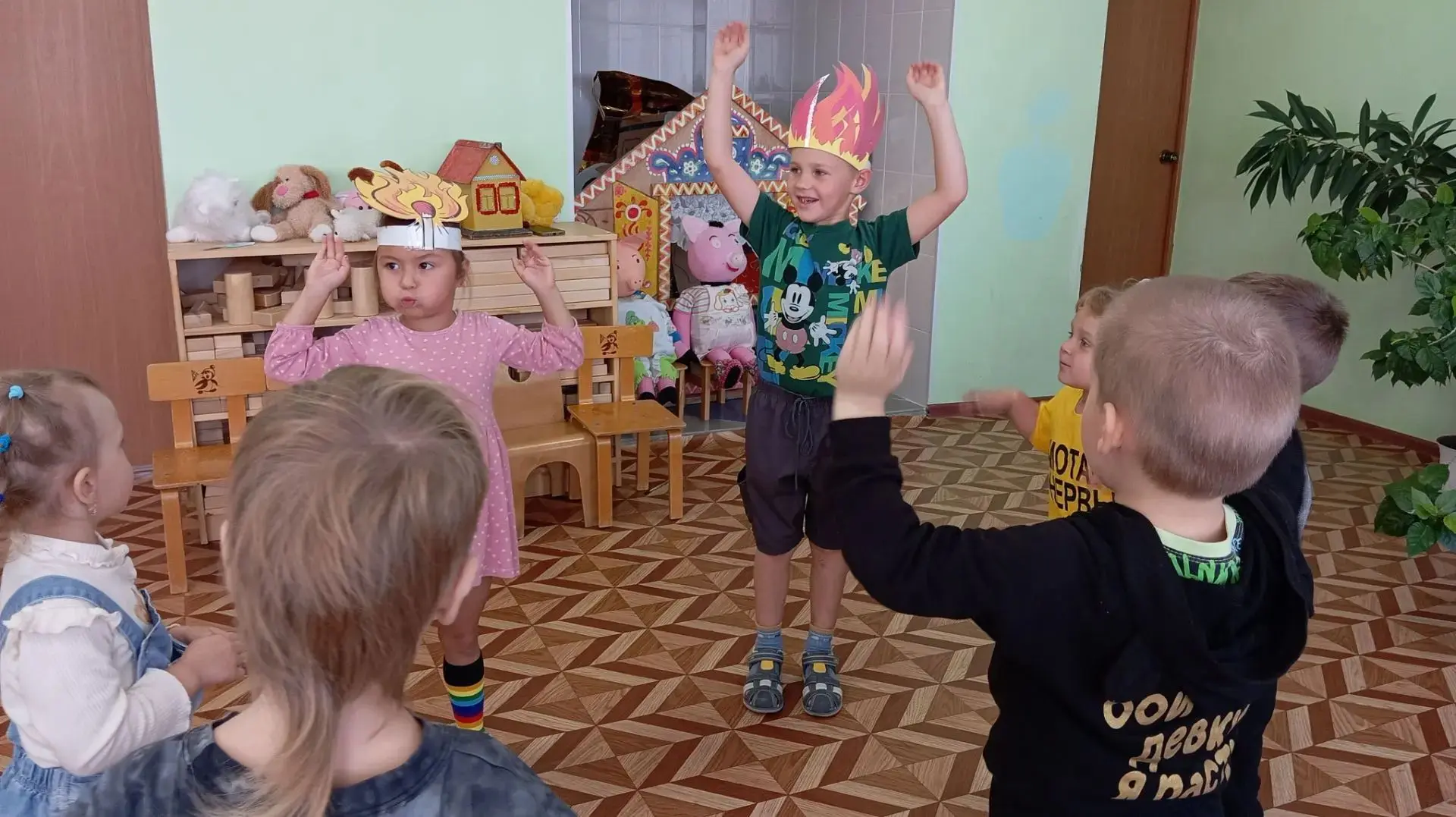 Знакомство детей с пожарной безопасностью нужно с самого раннего детства.В ходе беседы ...