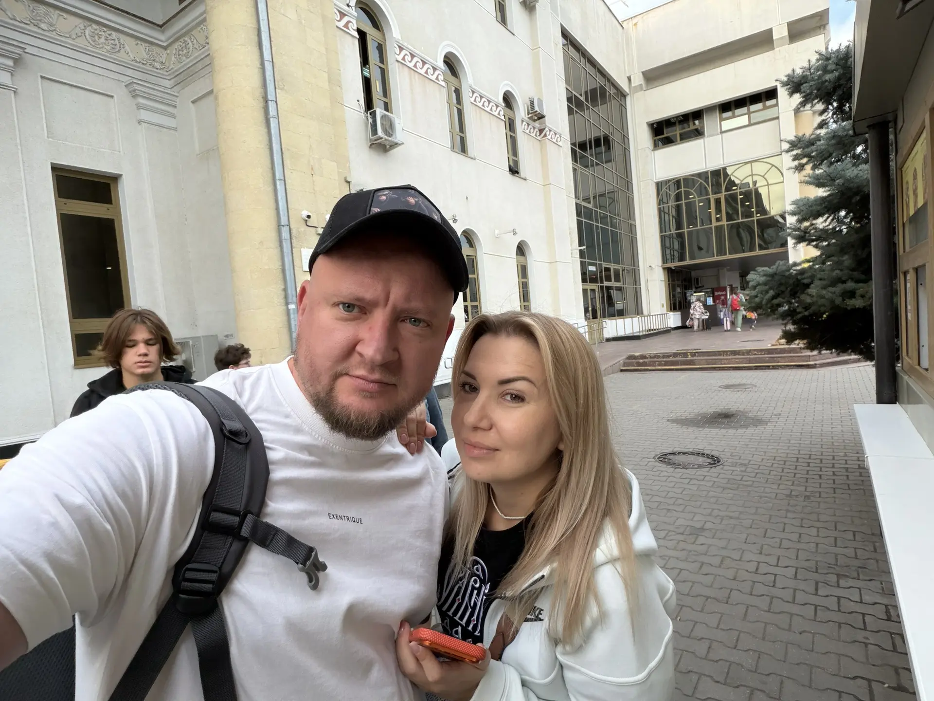 Она пока не знает, зачем я поднял её в 5 утра, но уверен, она обязательно выяснит 😄