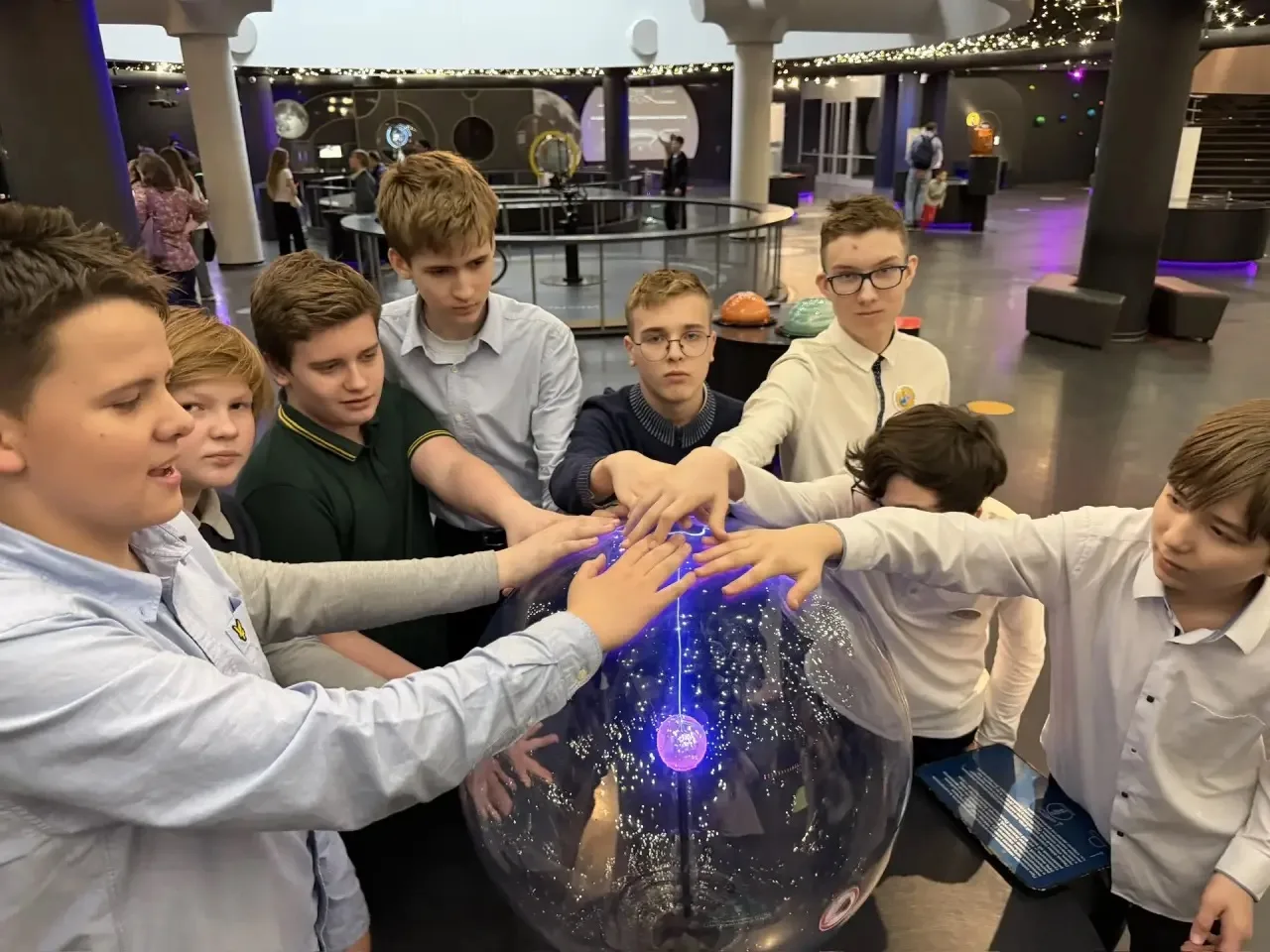 🎆ПОТРЯСАЮЩАЯ ЭКСКУРСИЯ В ПЛАНЕТАРИЙ!  🔭Сегодня ребята 7 «А» инженерного класса ИТШ посетили Московск