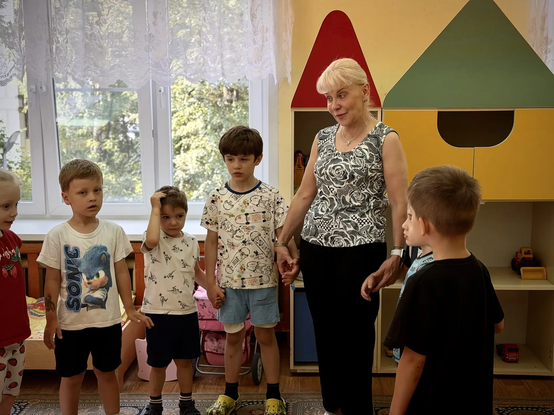 🌞 Почему каждое утро важно начинать с разговора?

«Какой сегодня день недели? Какое сейчас время го