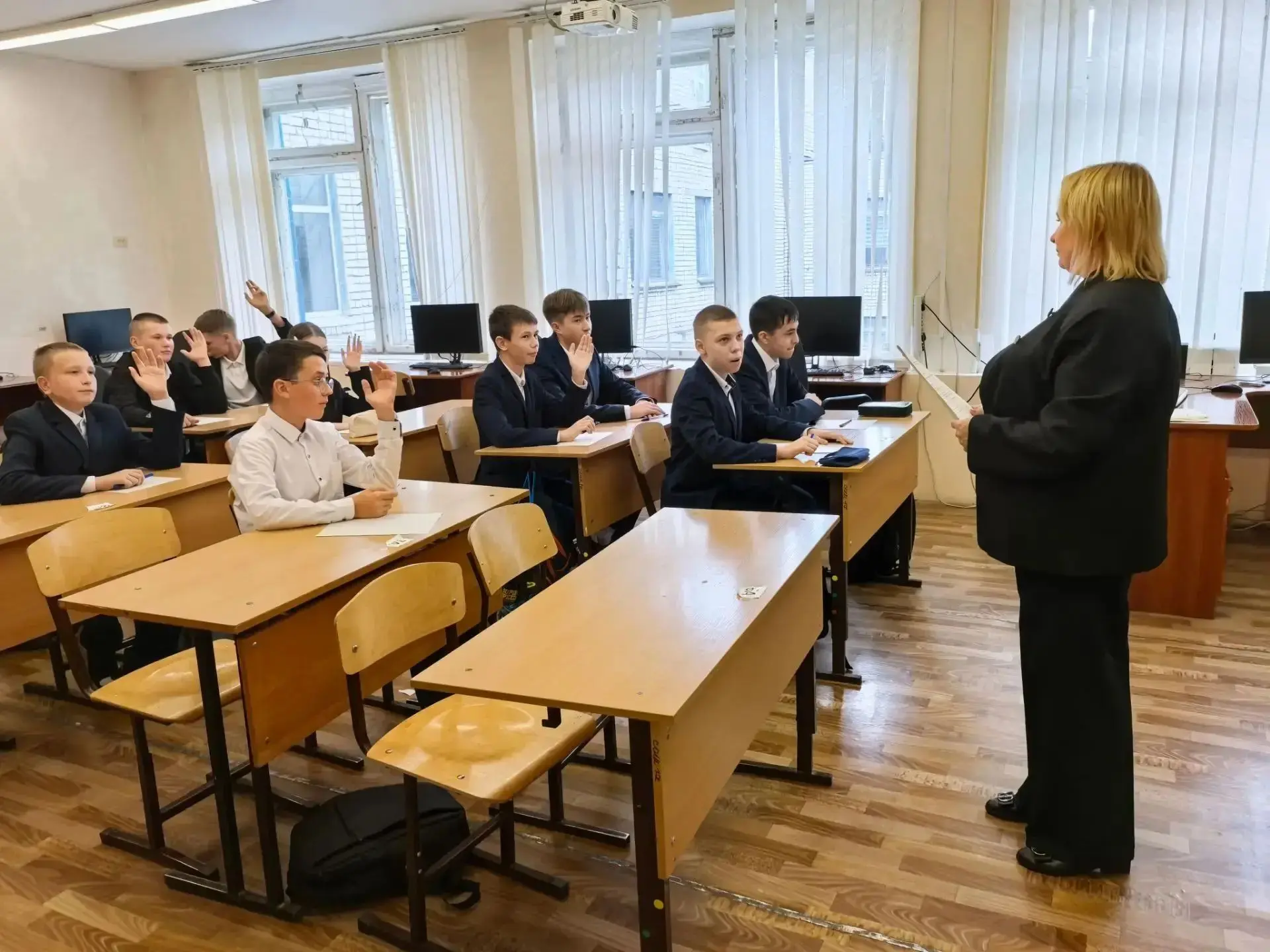 Профилактические беседы с психологами.