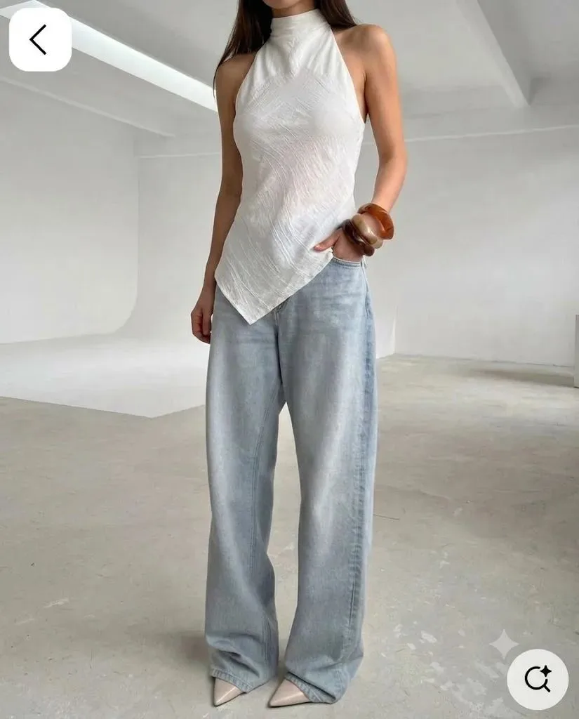 Minimal & Chic ✨.

Белый фактурный топ с асимметричным низом и воротником-халтер красиво открывает п