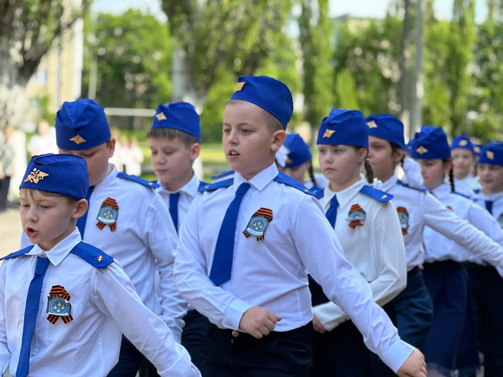 🪖 Смотр строя и песни — в честь 81-й годовщины Великой Победы!  В нашей школе прошёл традиционный см